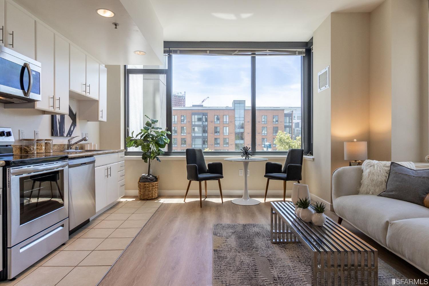 250 King Street Unit: 372