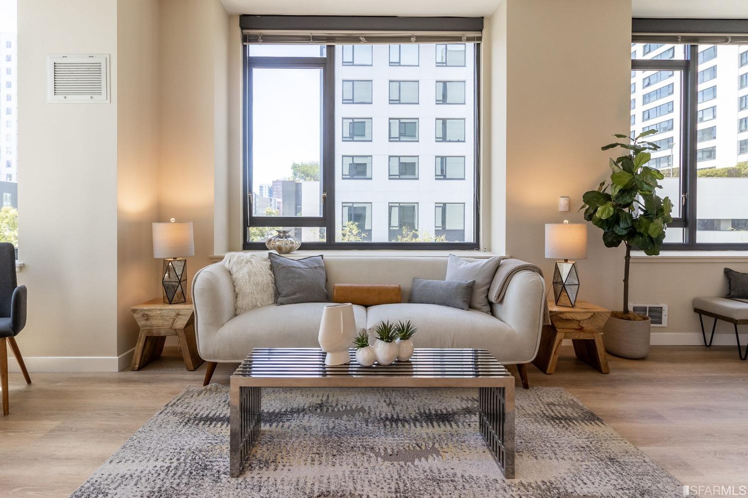250 King Street Unit: 372