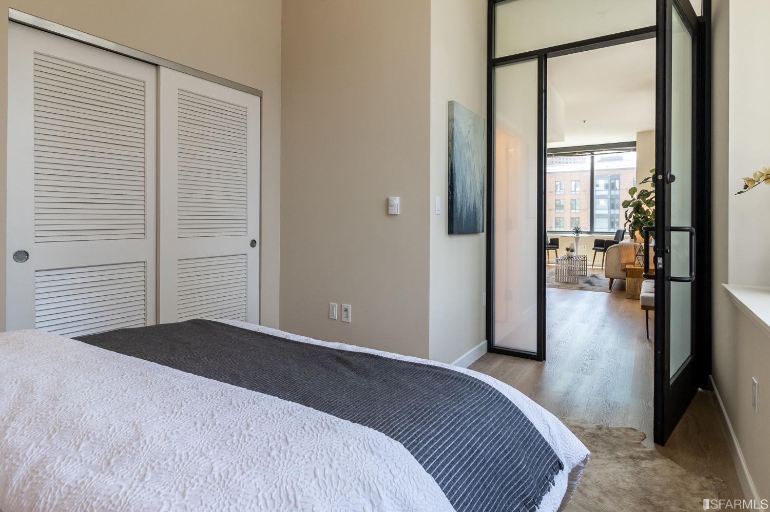 250 King Street Unit: 372