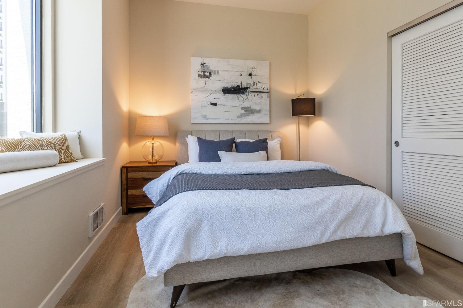 250 King Street Unit: 372
