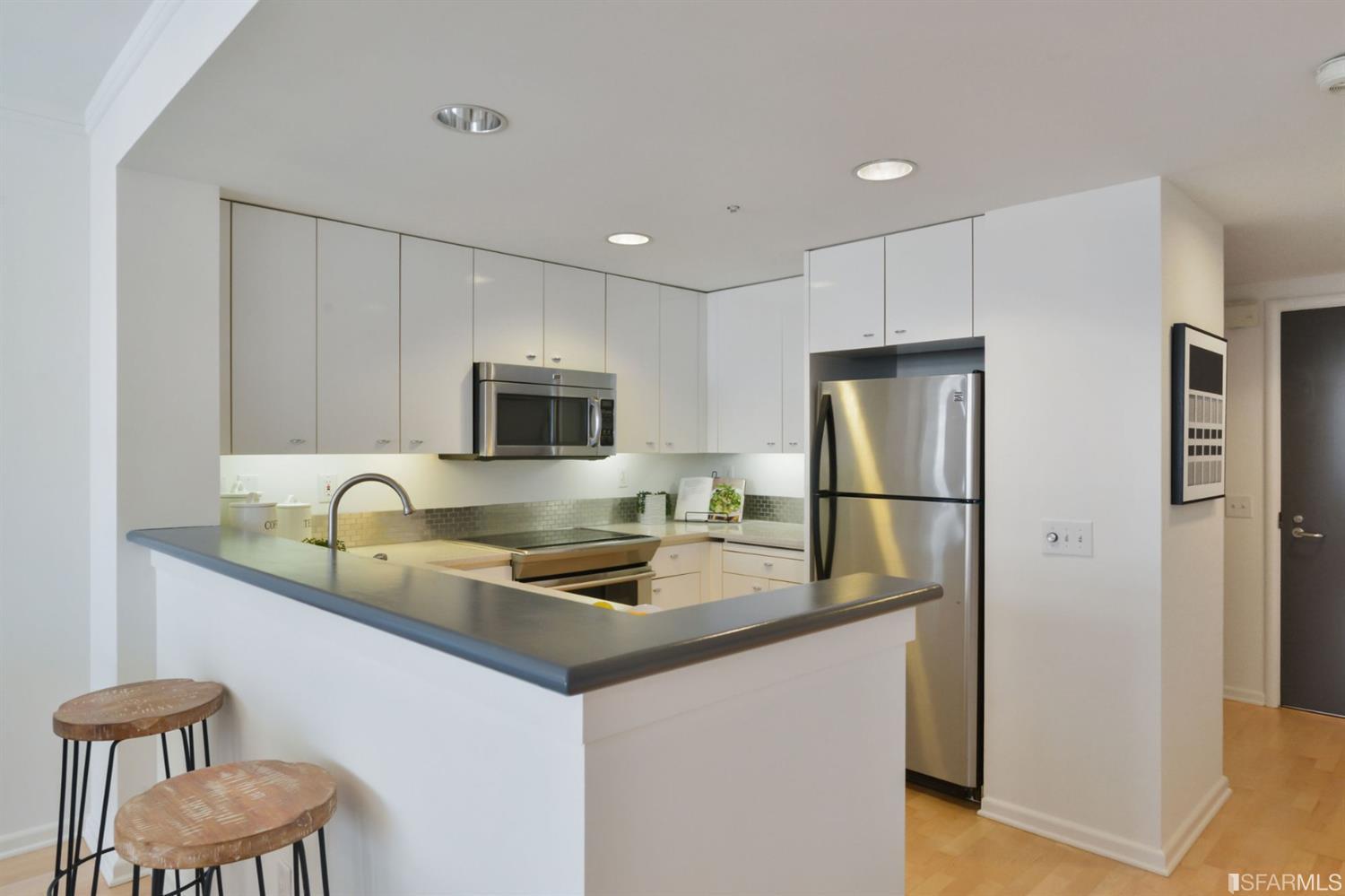 403 Main Street Unit: 516N