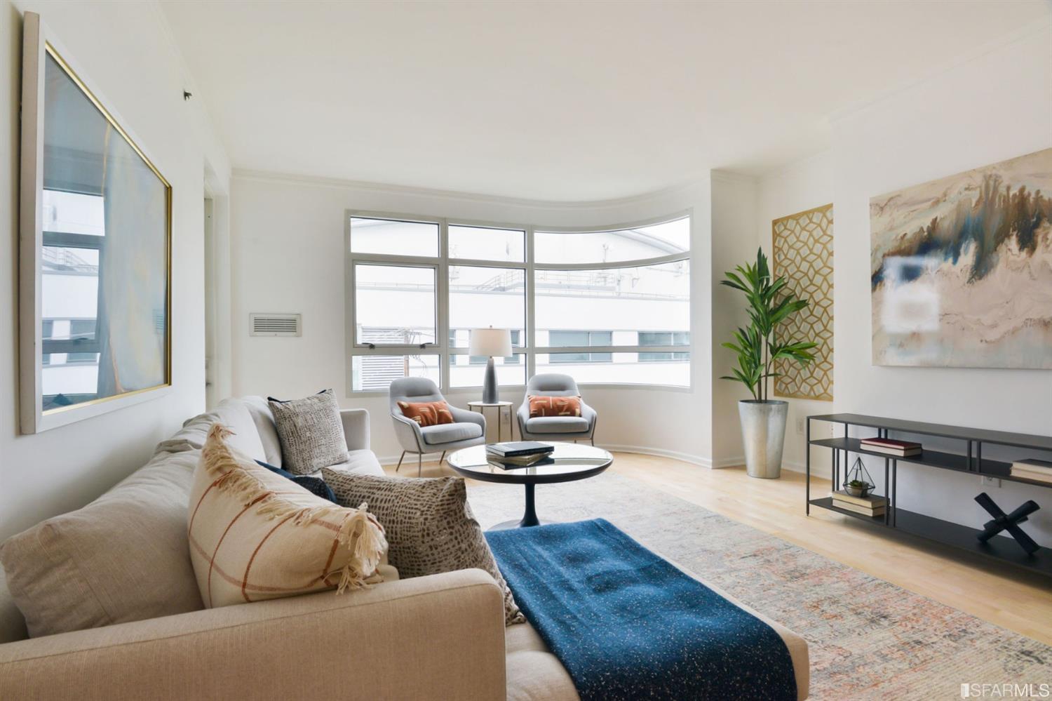 403 Main Street Unit: 516N