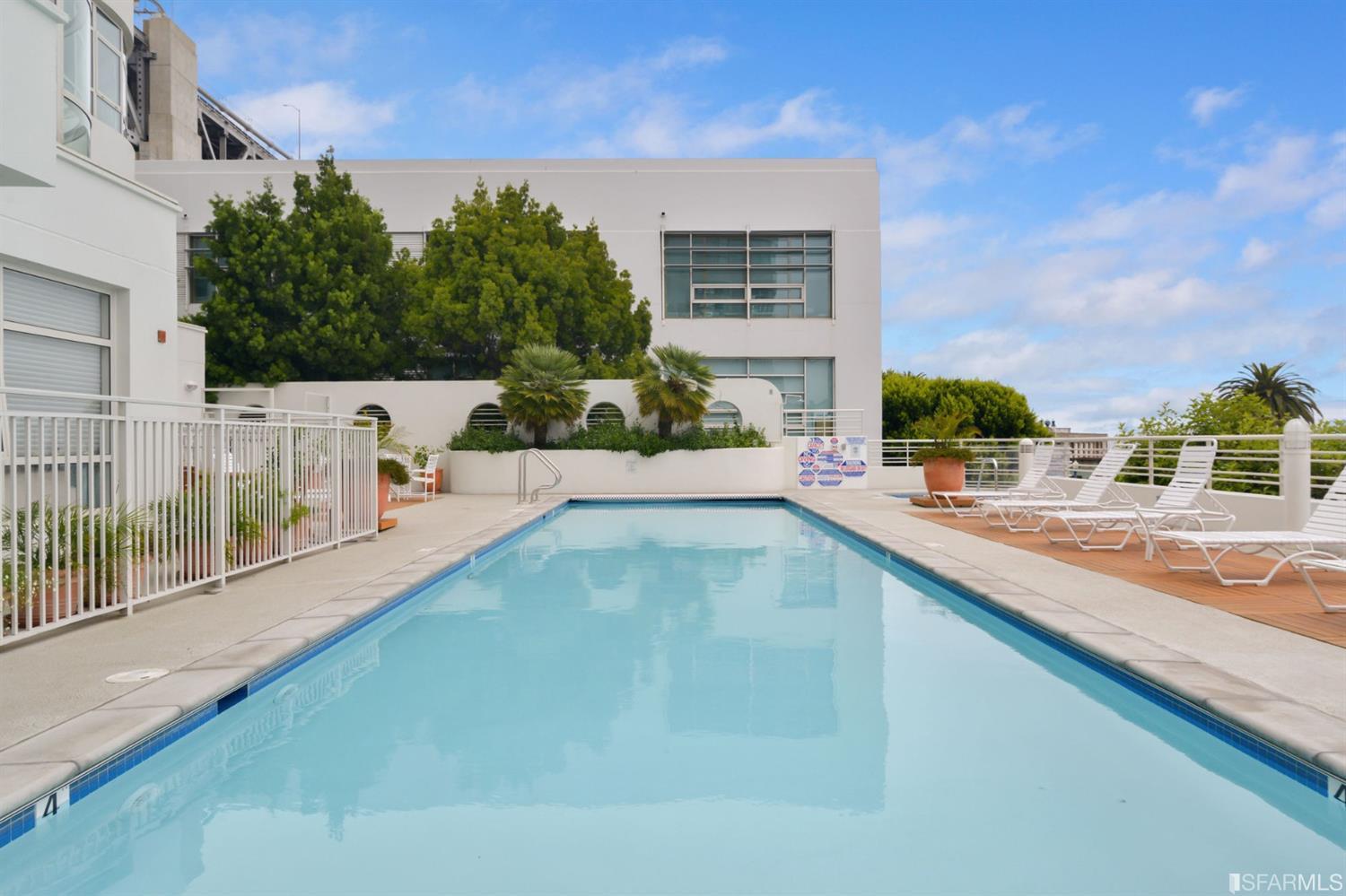 403 Main Street Unit: 516N