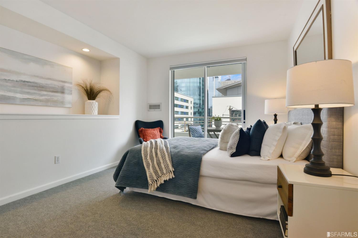 403 Main Street Unit: 516N
