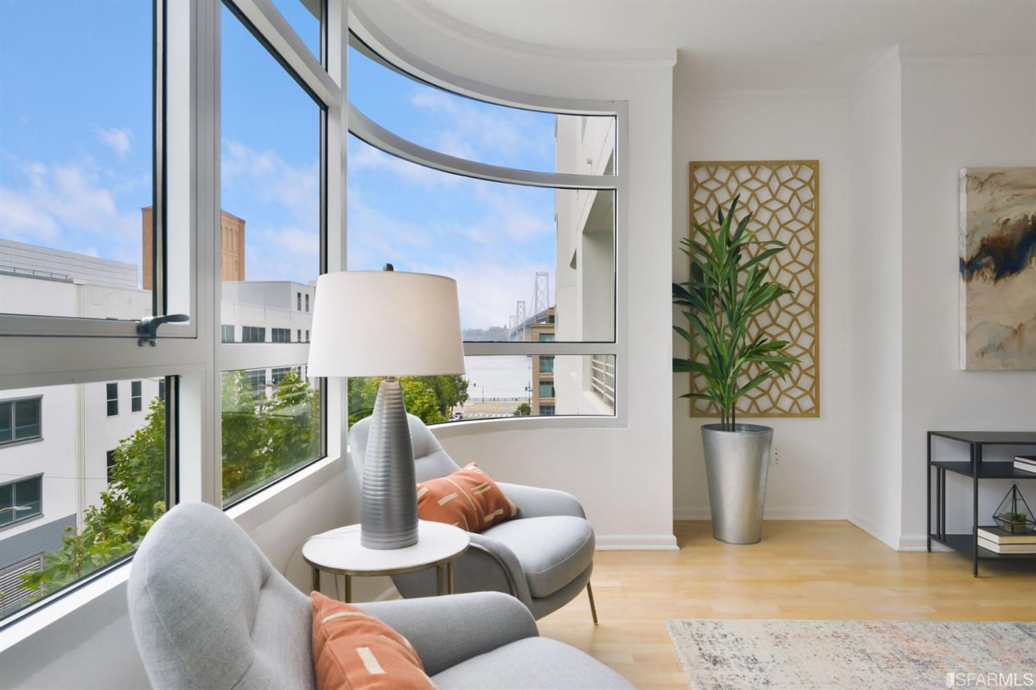 403 Main Street Unit: 516N