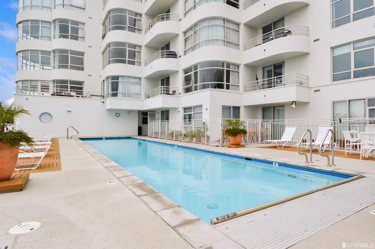 403 Main Street Unit: 516N
