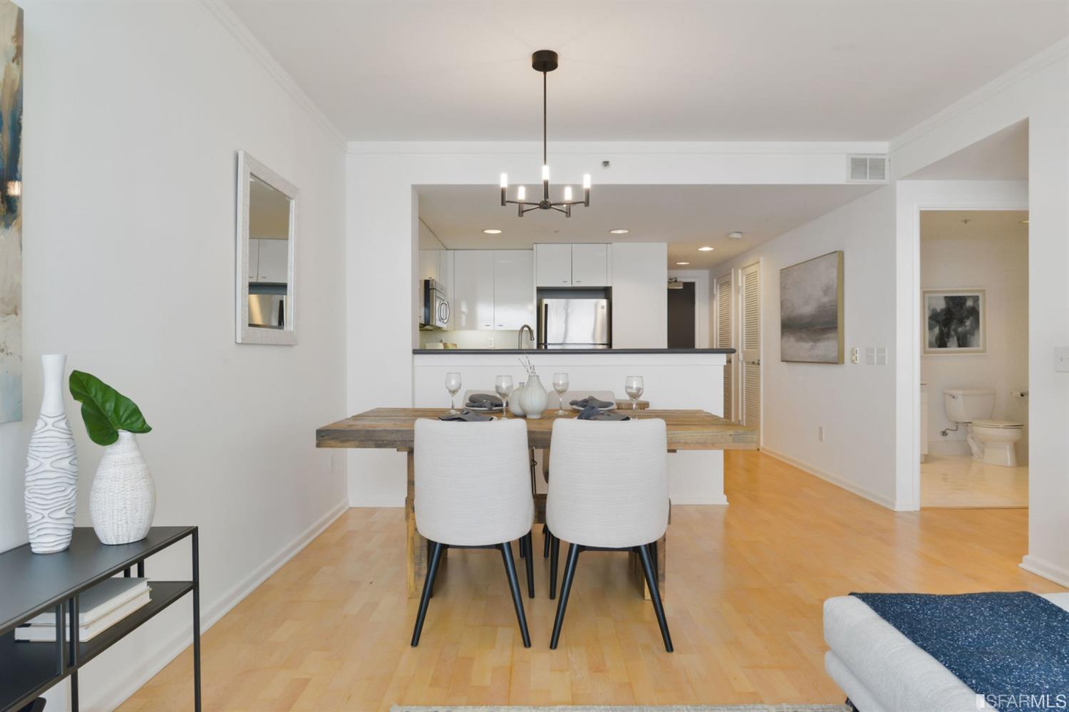 403 Main Street Unit: 516N