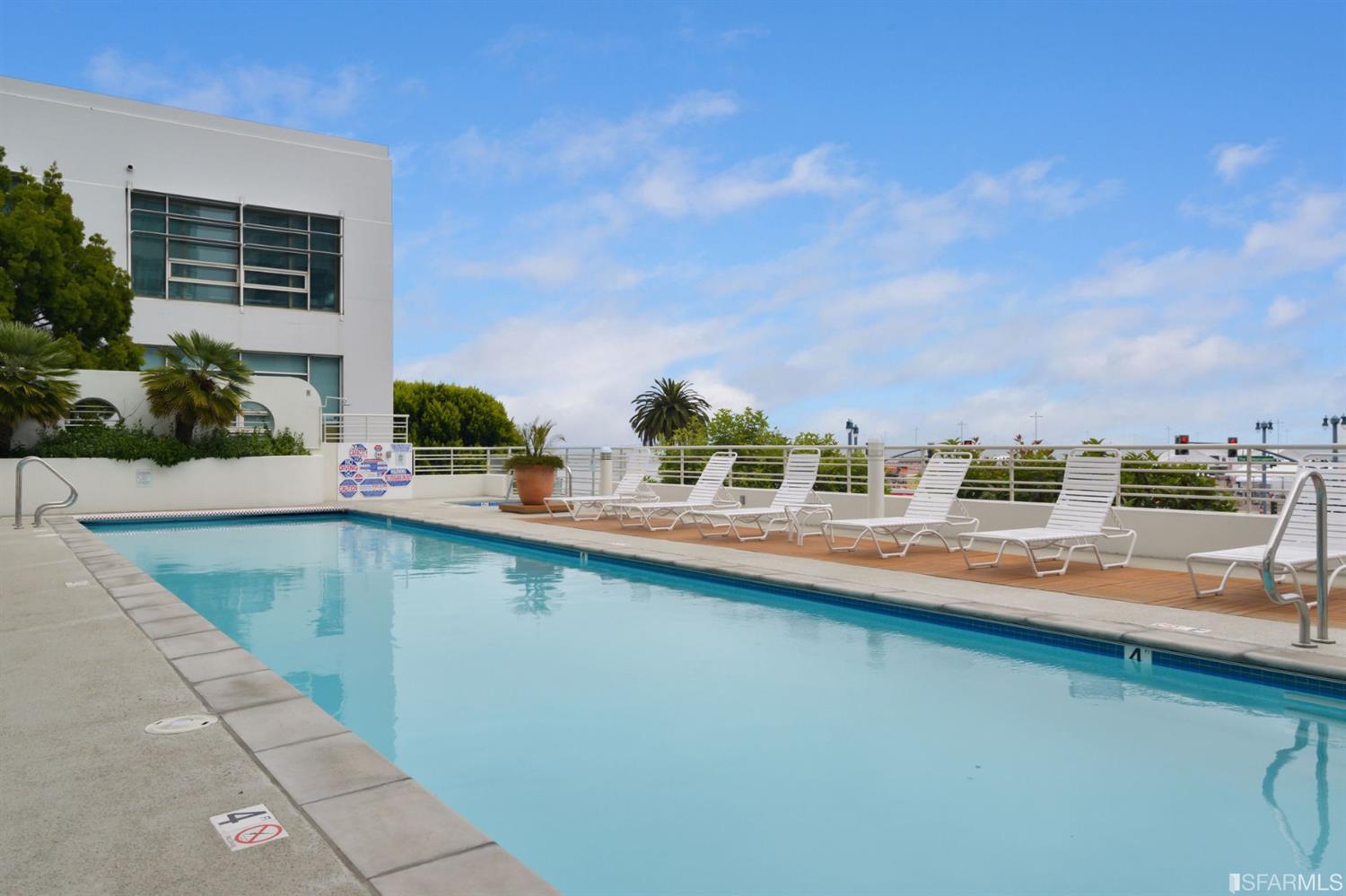 403 Main Street Unit: 516N