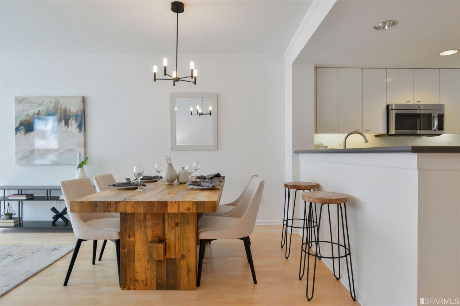 403 Main Street Unit: 516N
