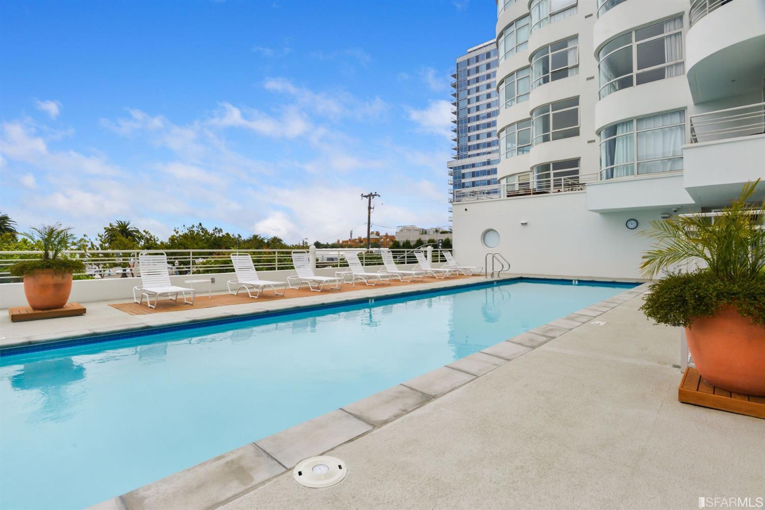 403 Main Street Unit: 516N