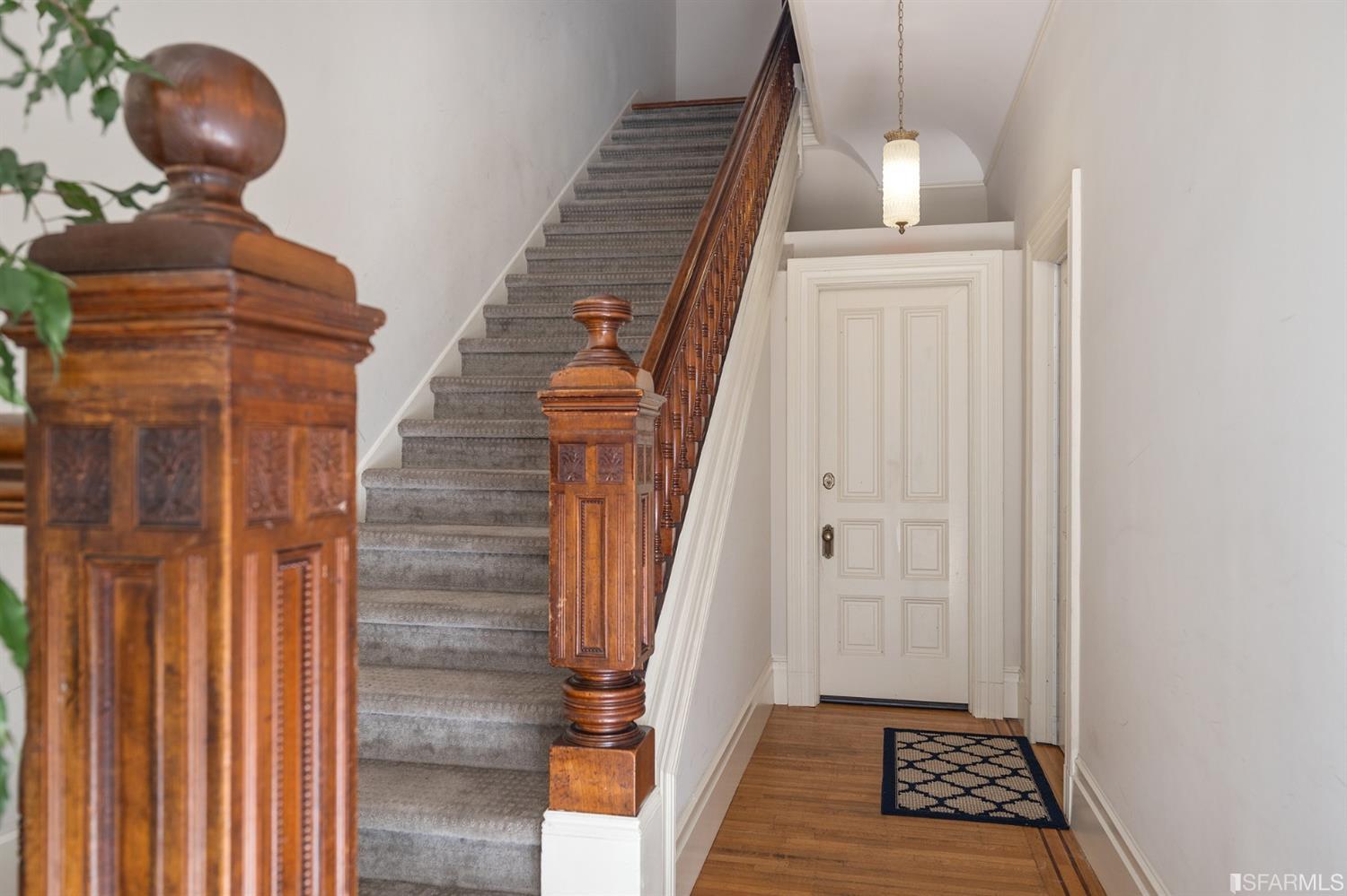 860 Waller Street Unit: 2