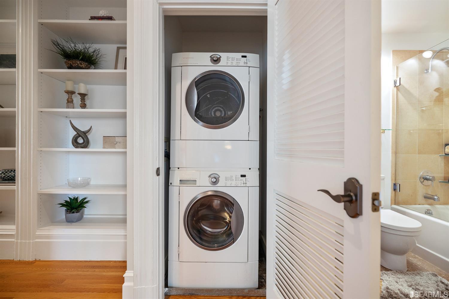860 Waller Street Unit: 2