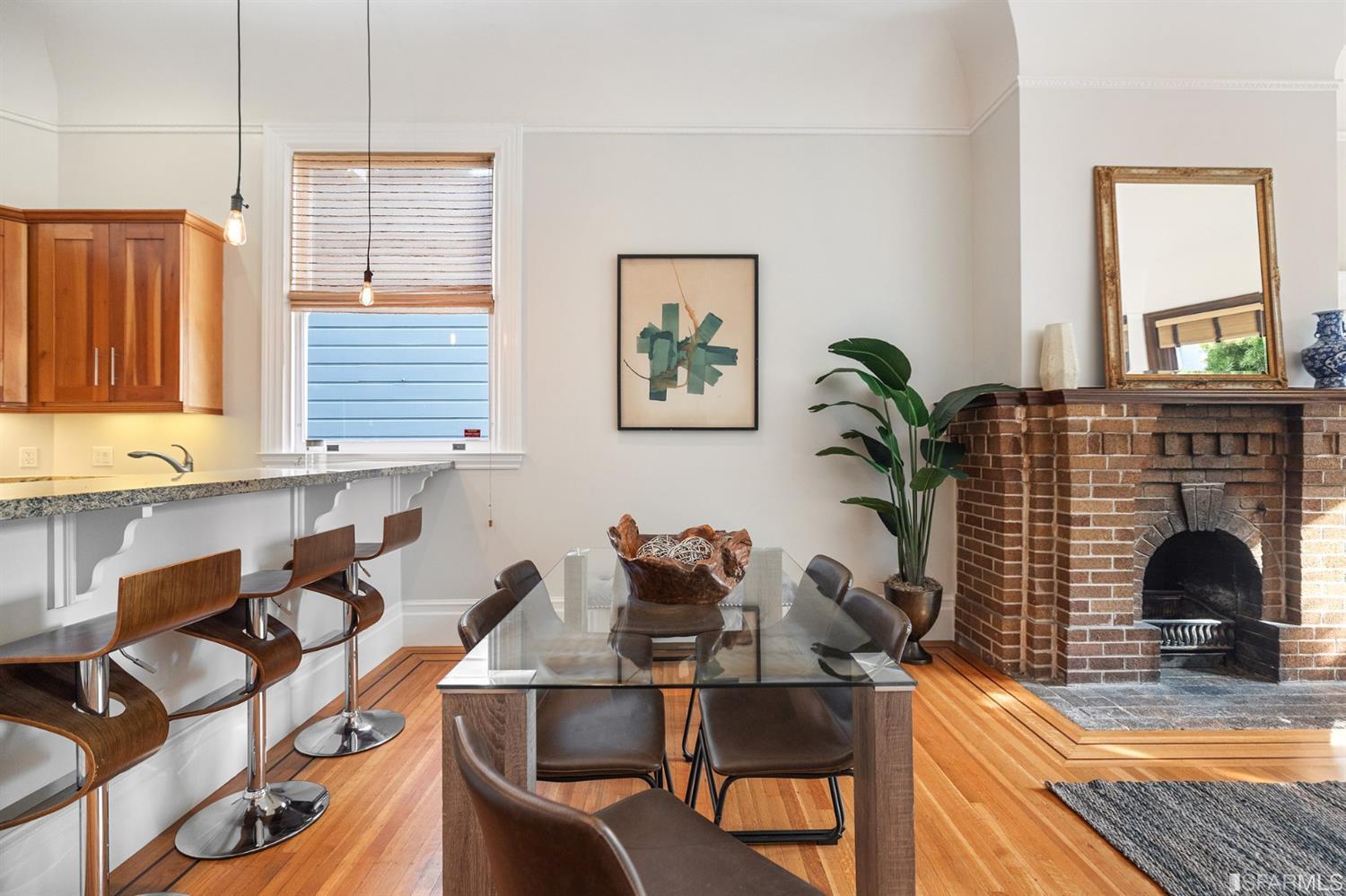 860 Waller Street Unit: 2