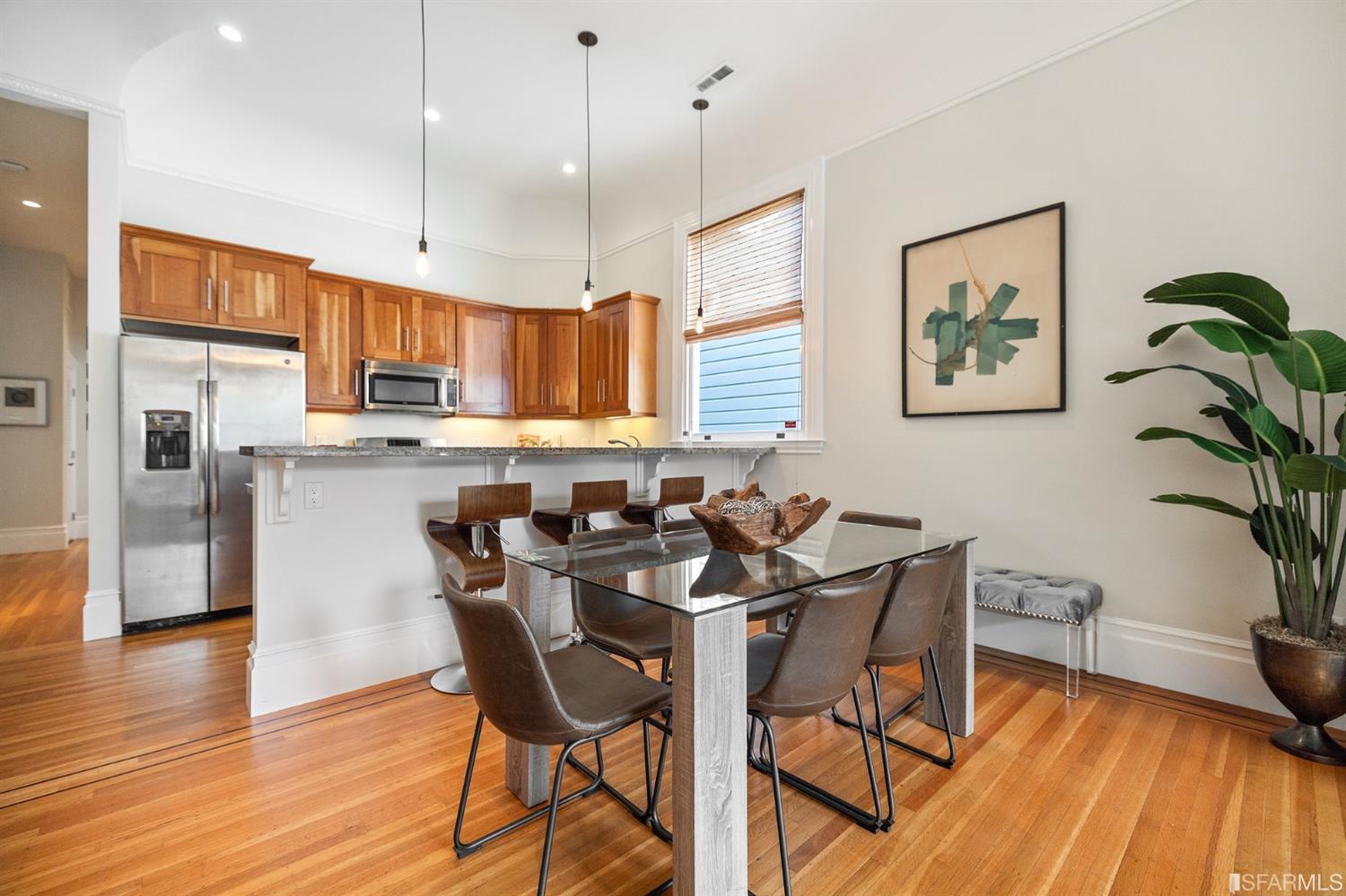 860 Waller Street Unit: 2