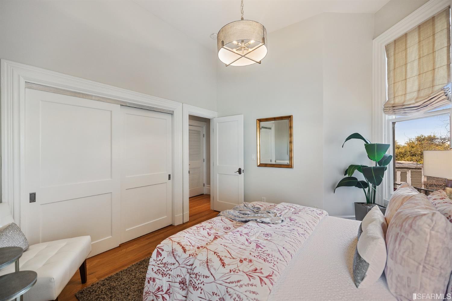 860 Waller Street Unit: 2