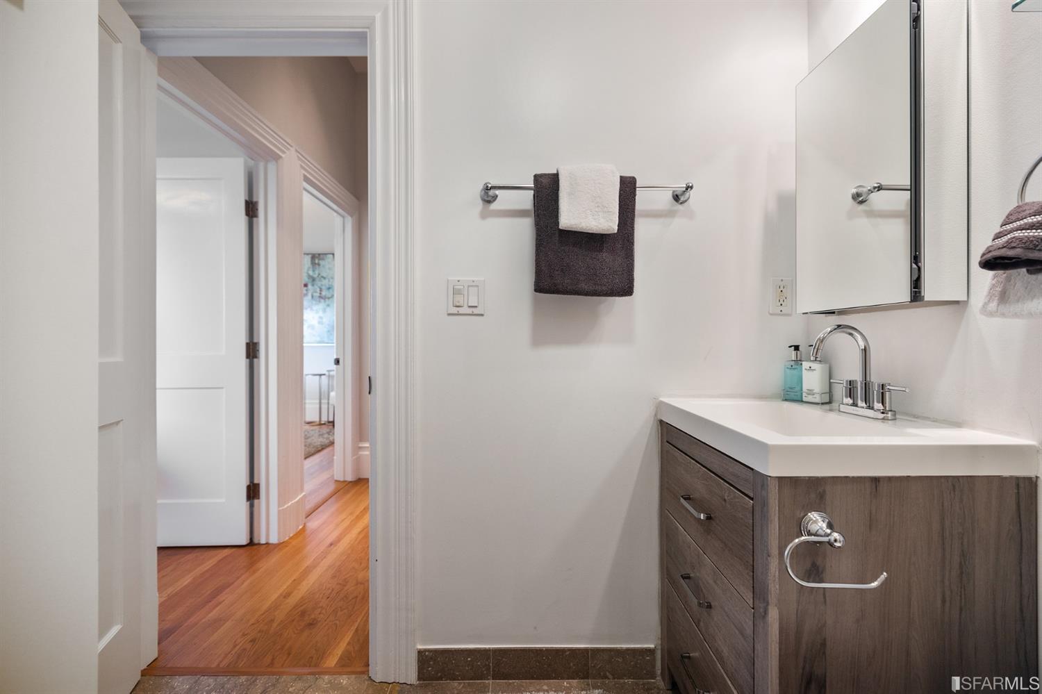 860 Waller Street Unit: 2