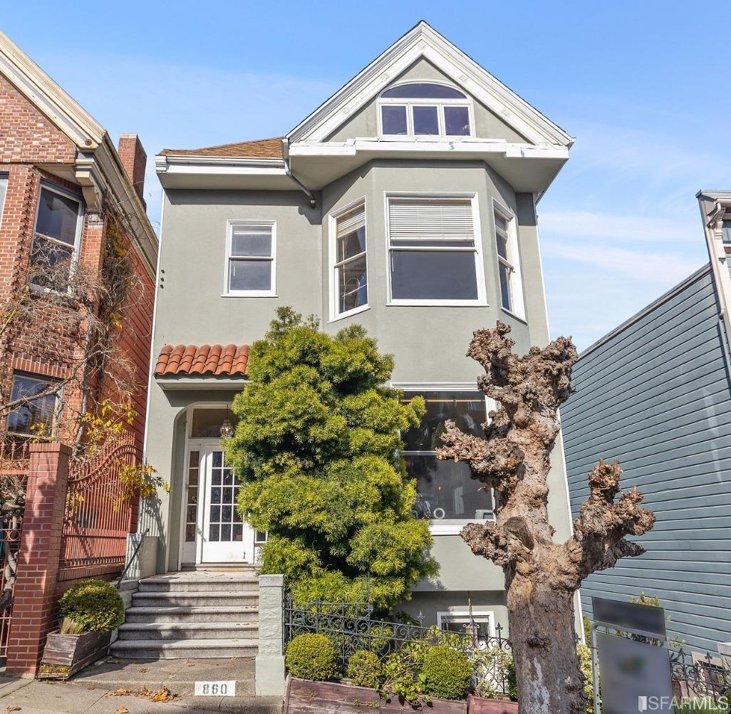 860 Waller Street Unit: 2