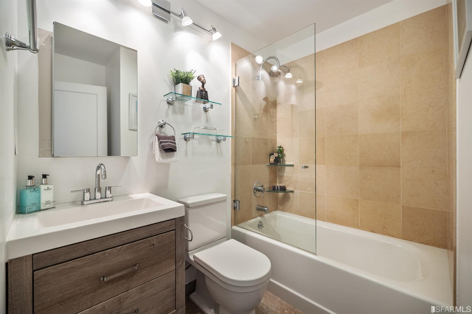 860 Waller Street Unit: 2