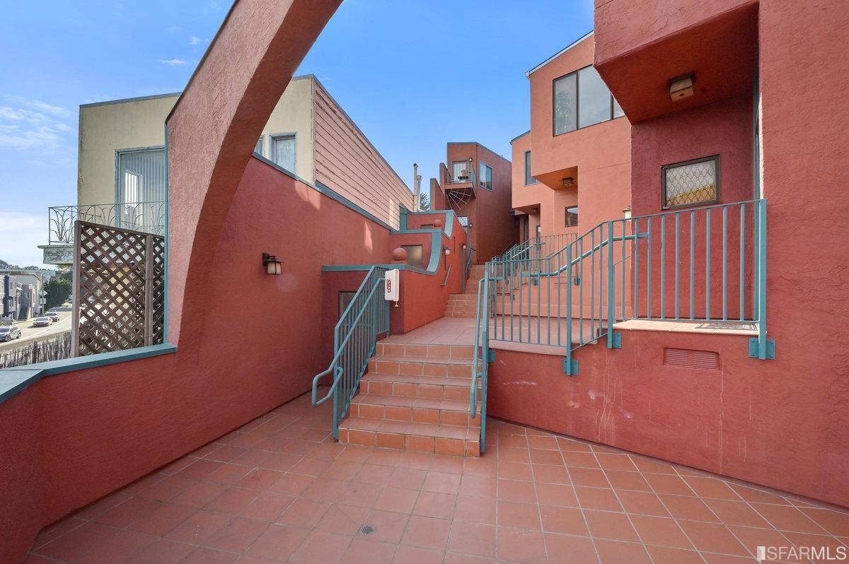 3620 Market Street Unit: 4