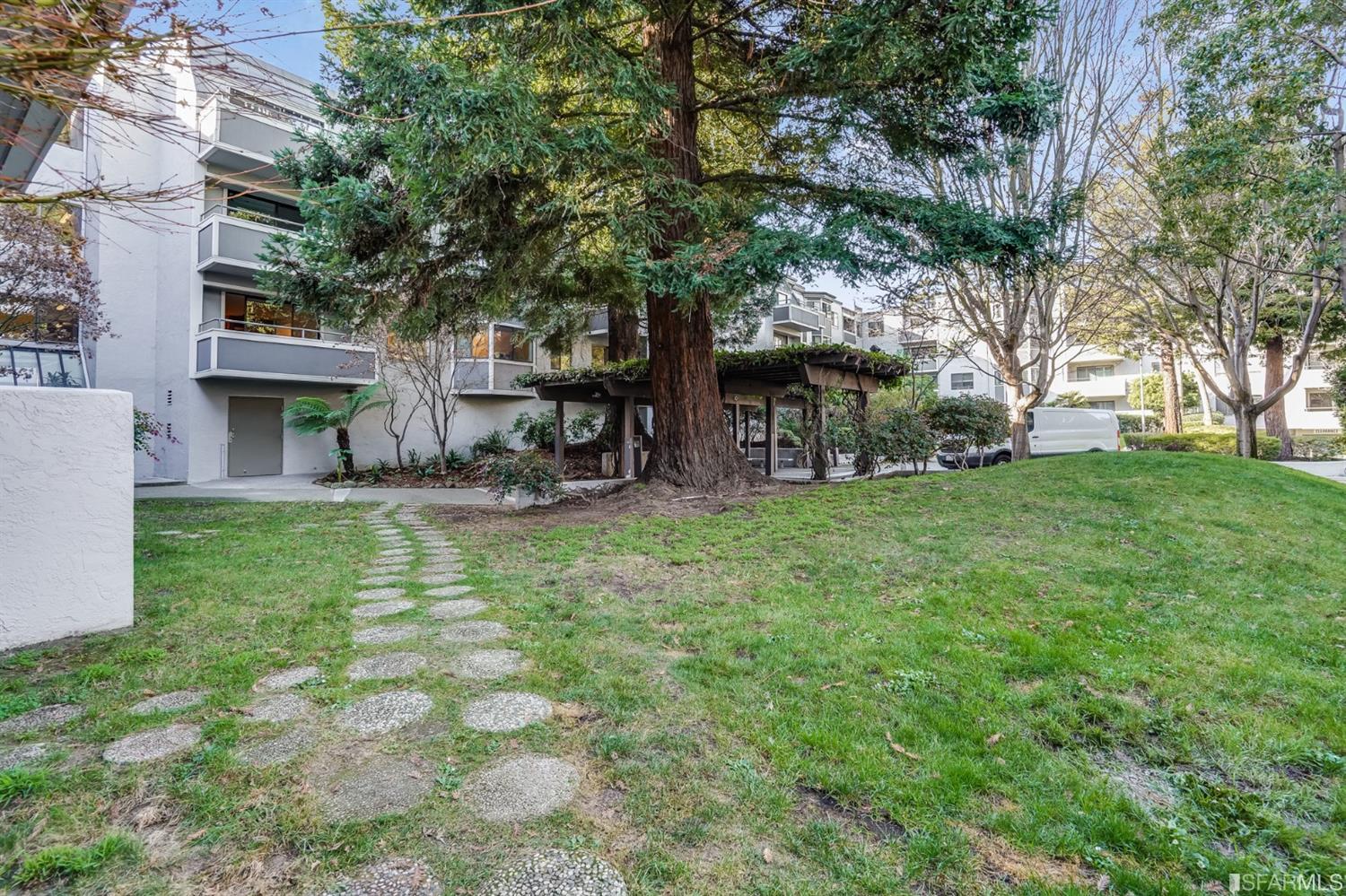 360 Guerrero Street Unit: 416
