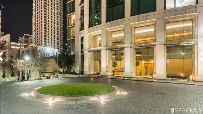 425 1st Street Unit: 1207