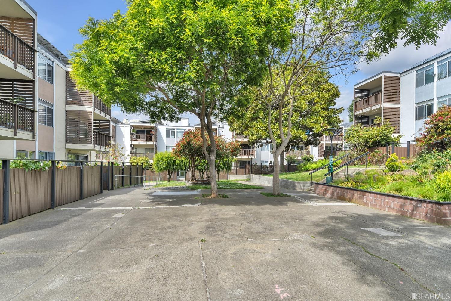 1420 Webster Street Unit: 6