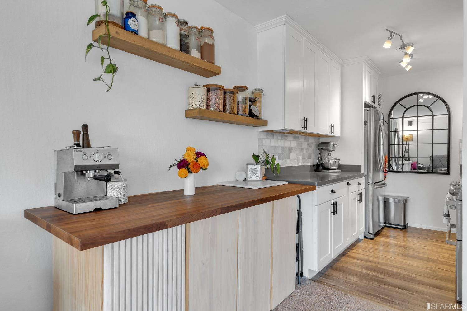 1420 Webster Street Unit: 6