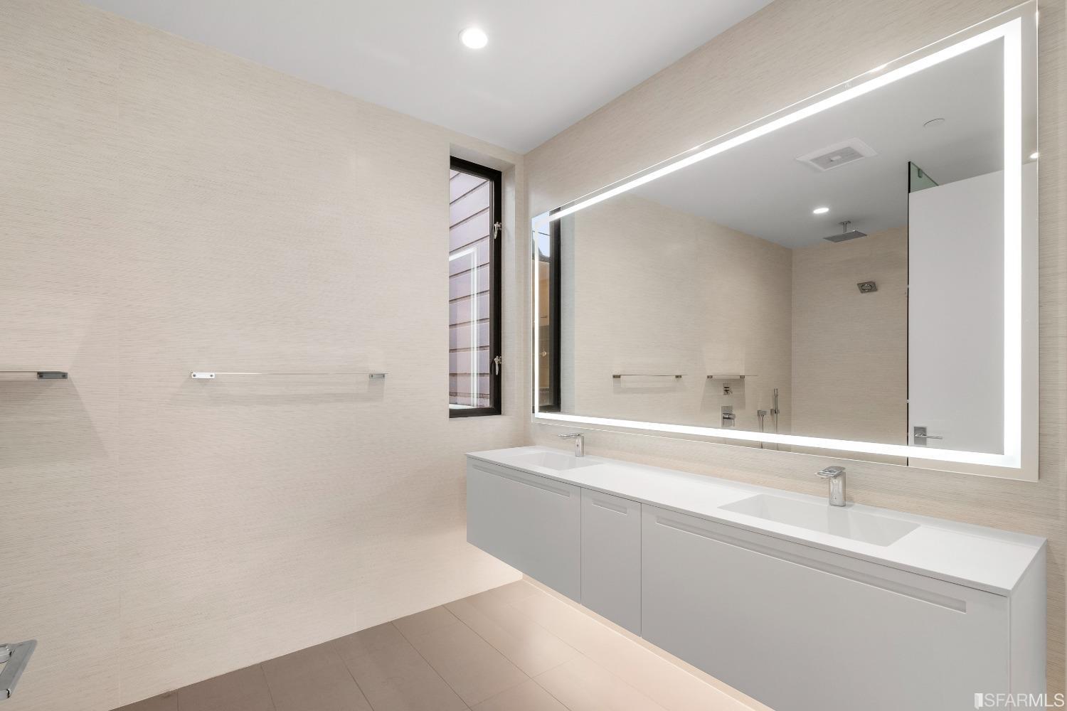 131 Missouri Street Unit: 201