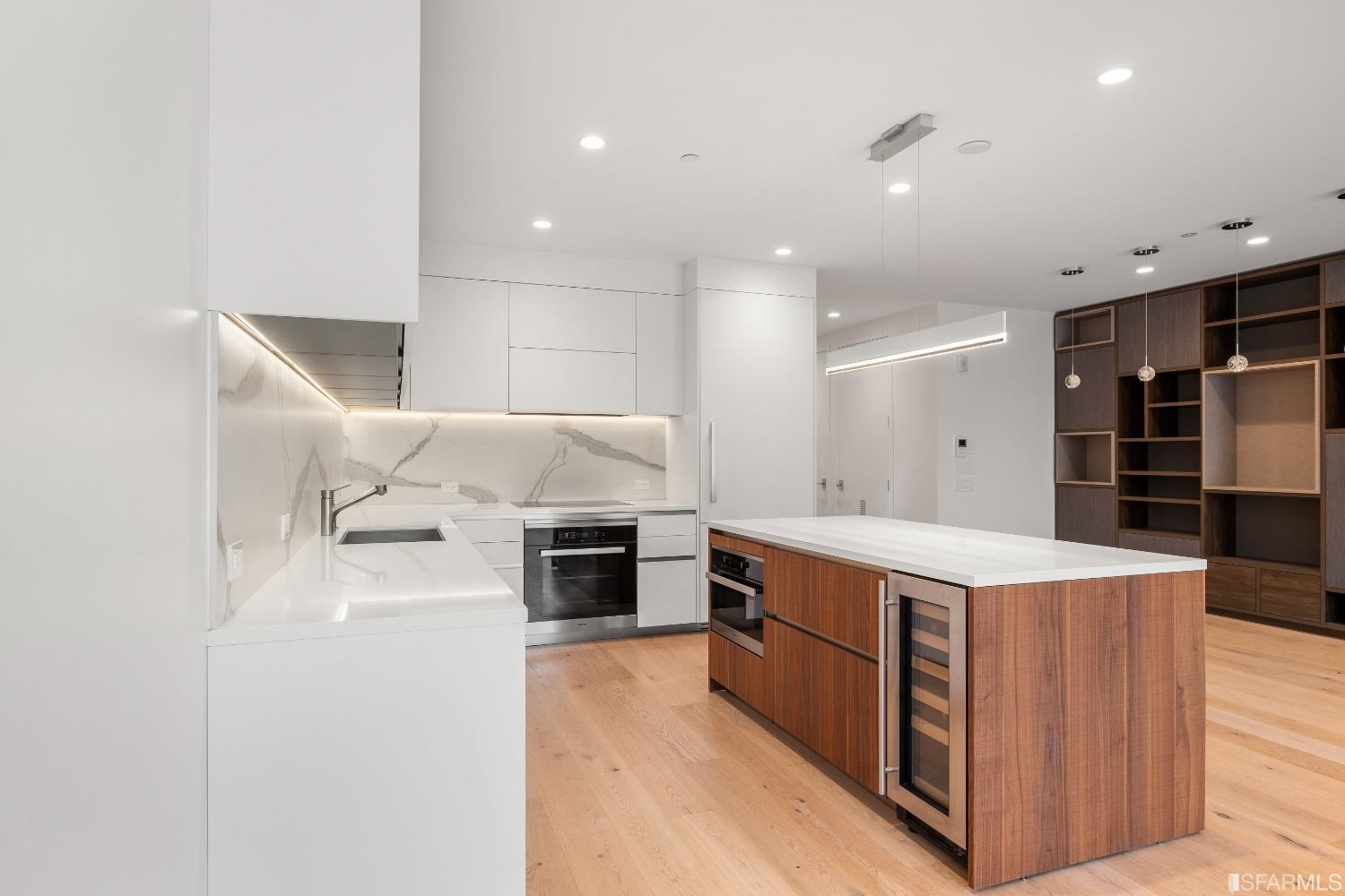 131 Missouri Street Unit: 201