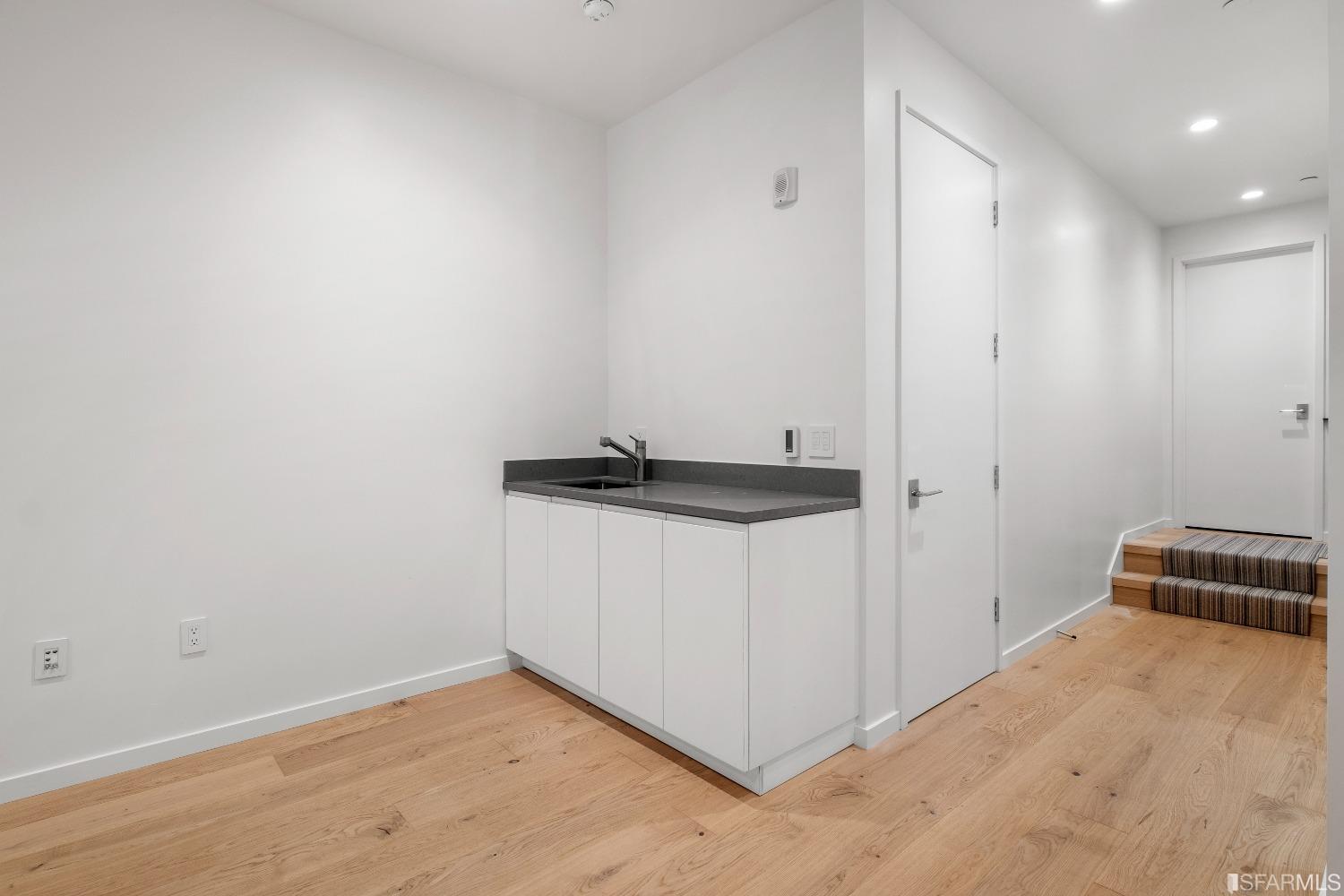 131 Missouri Street Unit: 201