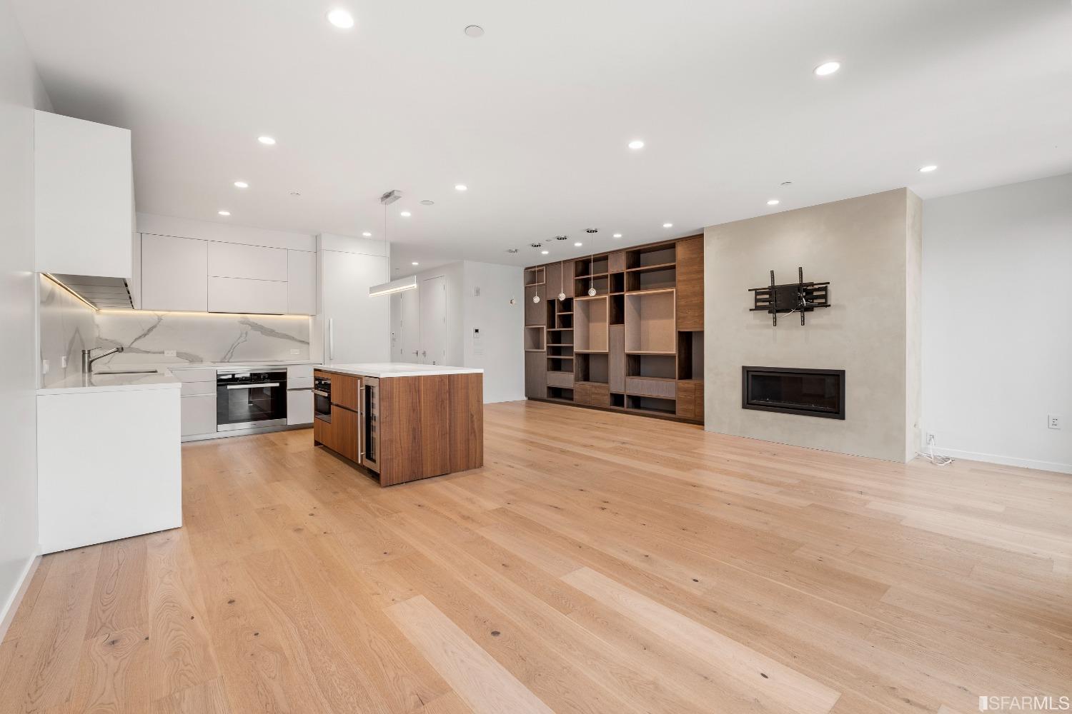 131 Missouri Street Unit: 201