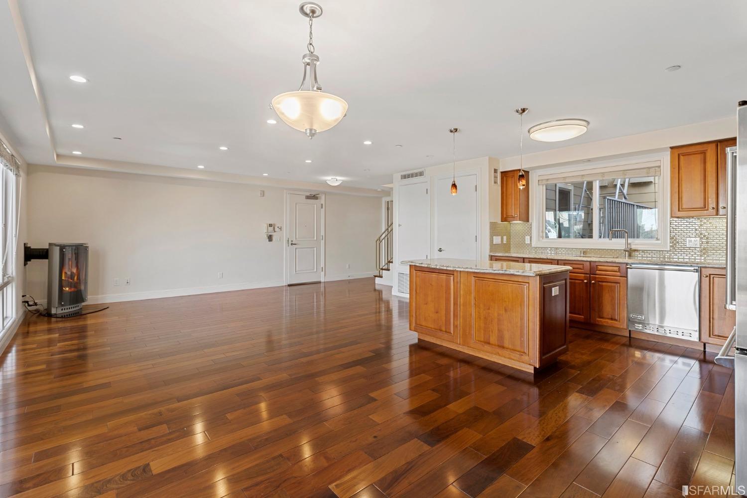 2443 Clement Street Unit: 6