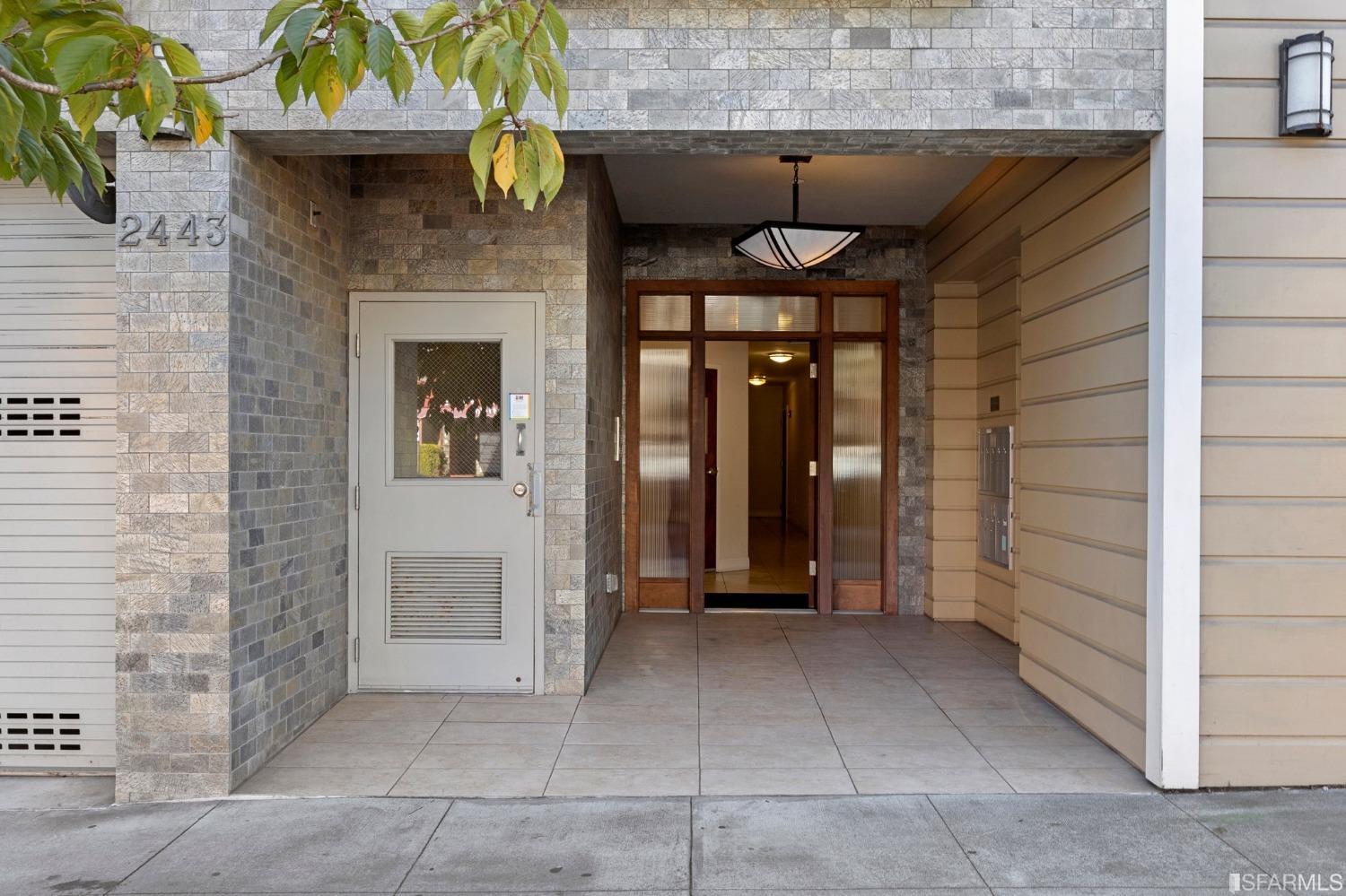 2443 Clement Street Unit: 6