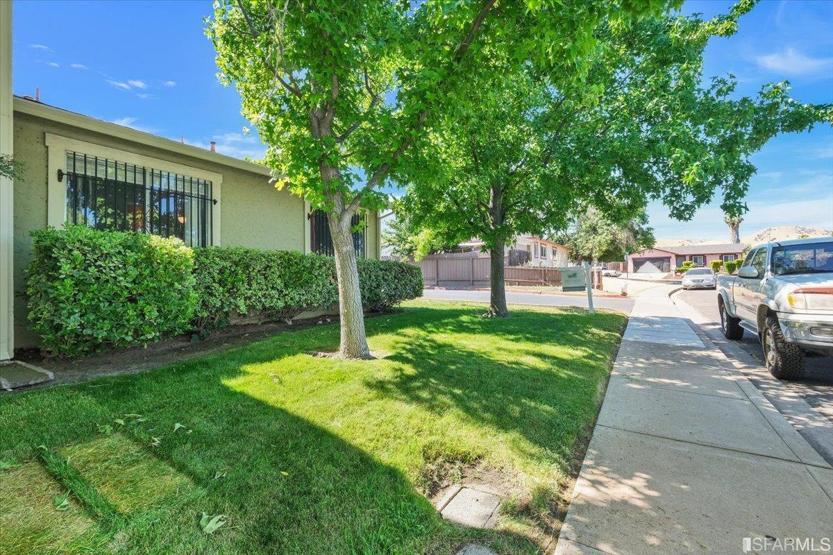 72 Meadowbrook Avenue