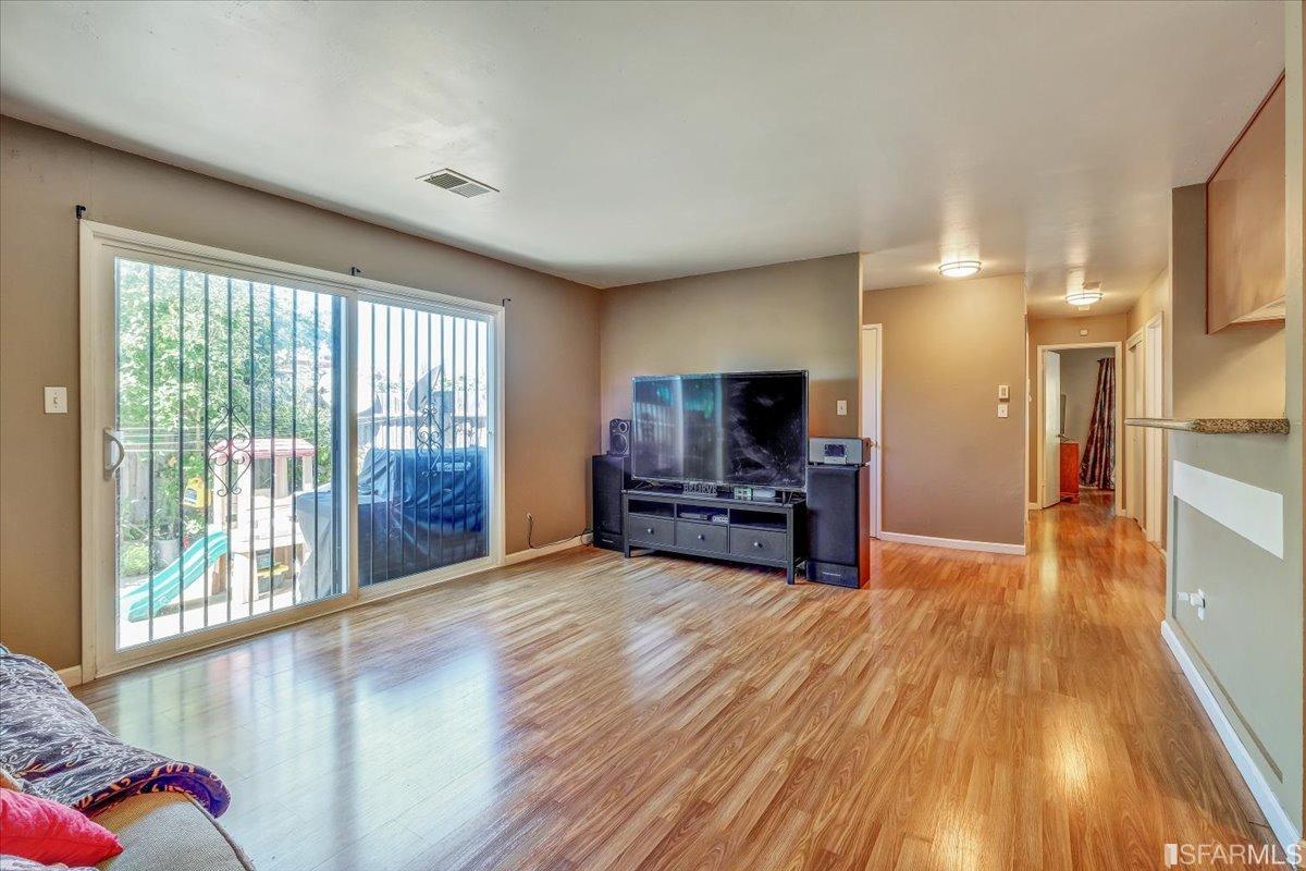 72 Meadowbrook Avenue
