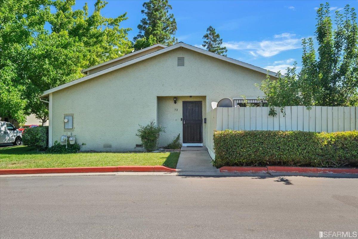 72 Meadowbrook Avenue