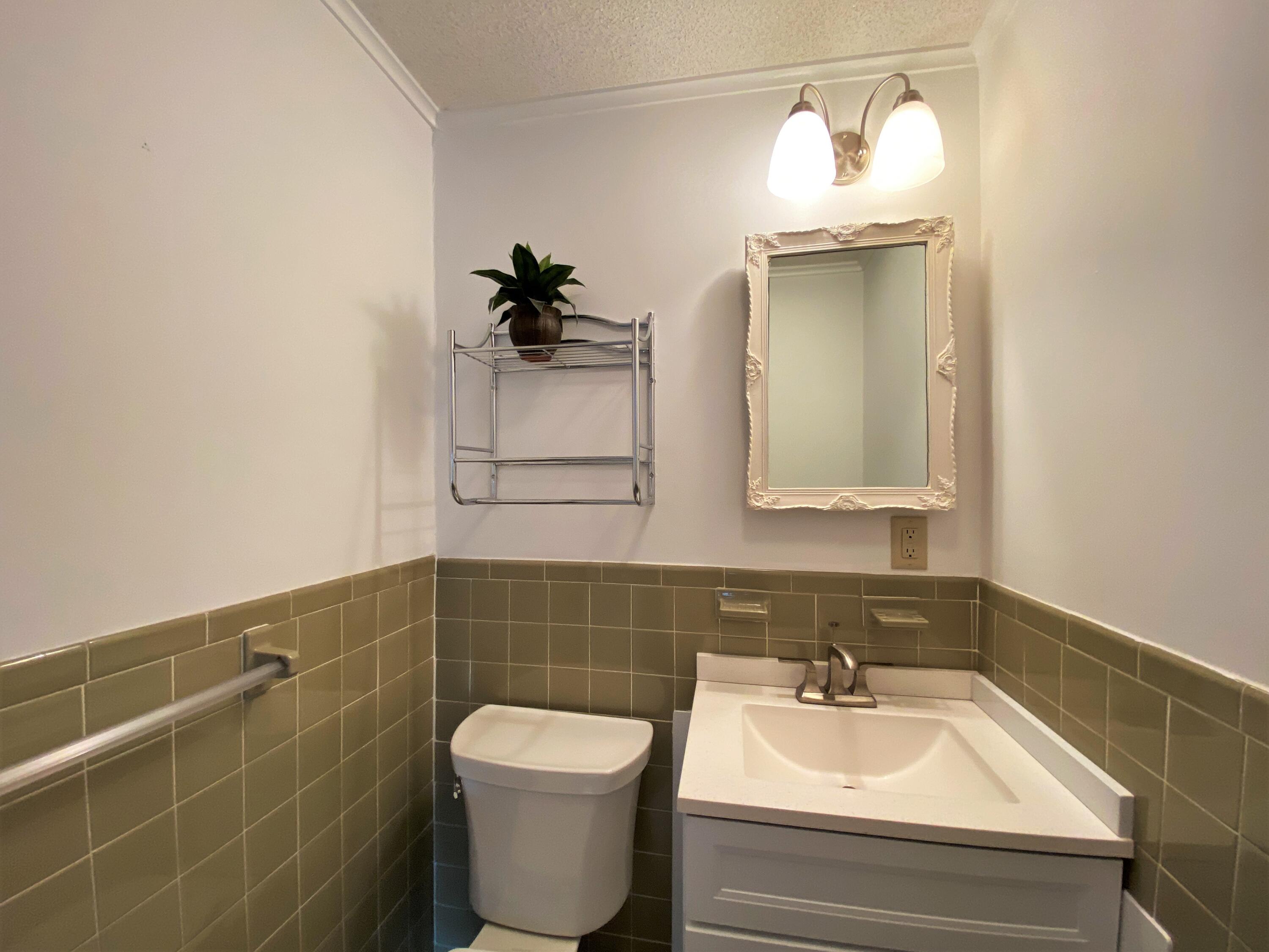 12 Candlewood Lane # 4 Unit: 2-4