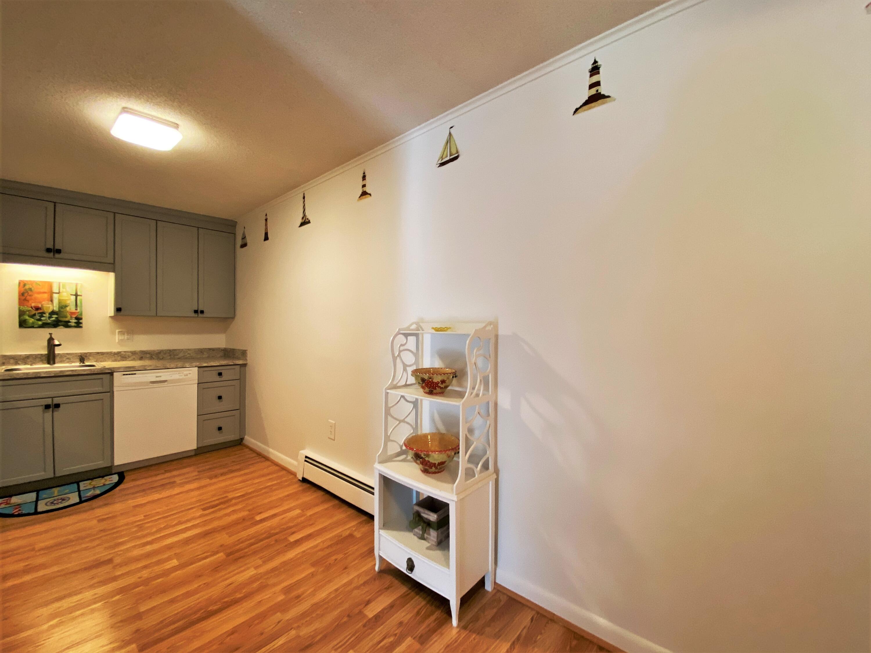 12 Candlewood Lane # 4 Unit: 2-4