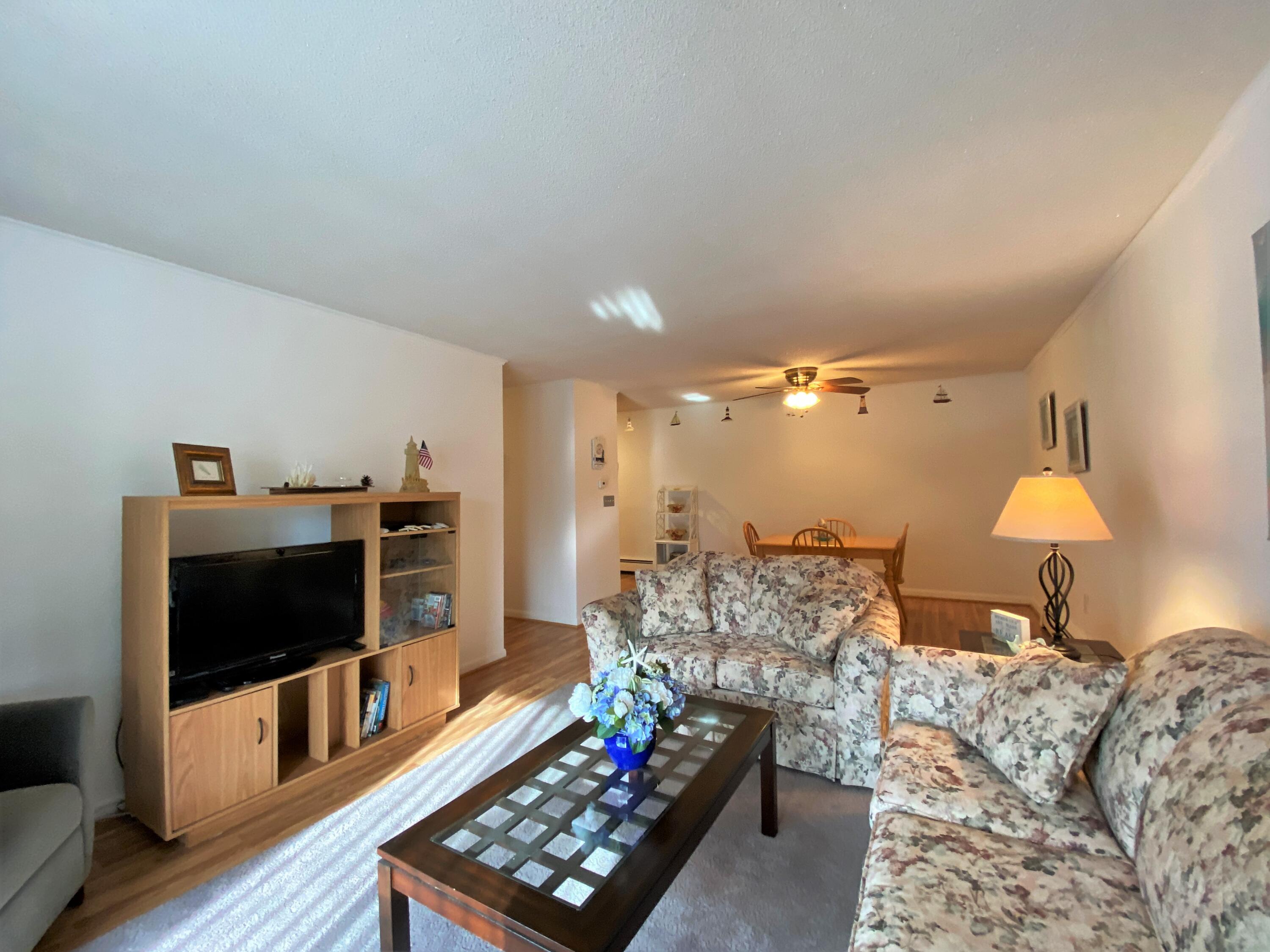 12 Candlewood Lane # 4 Unit: 2-4