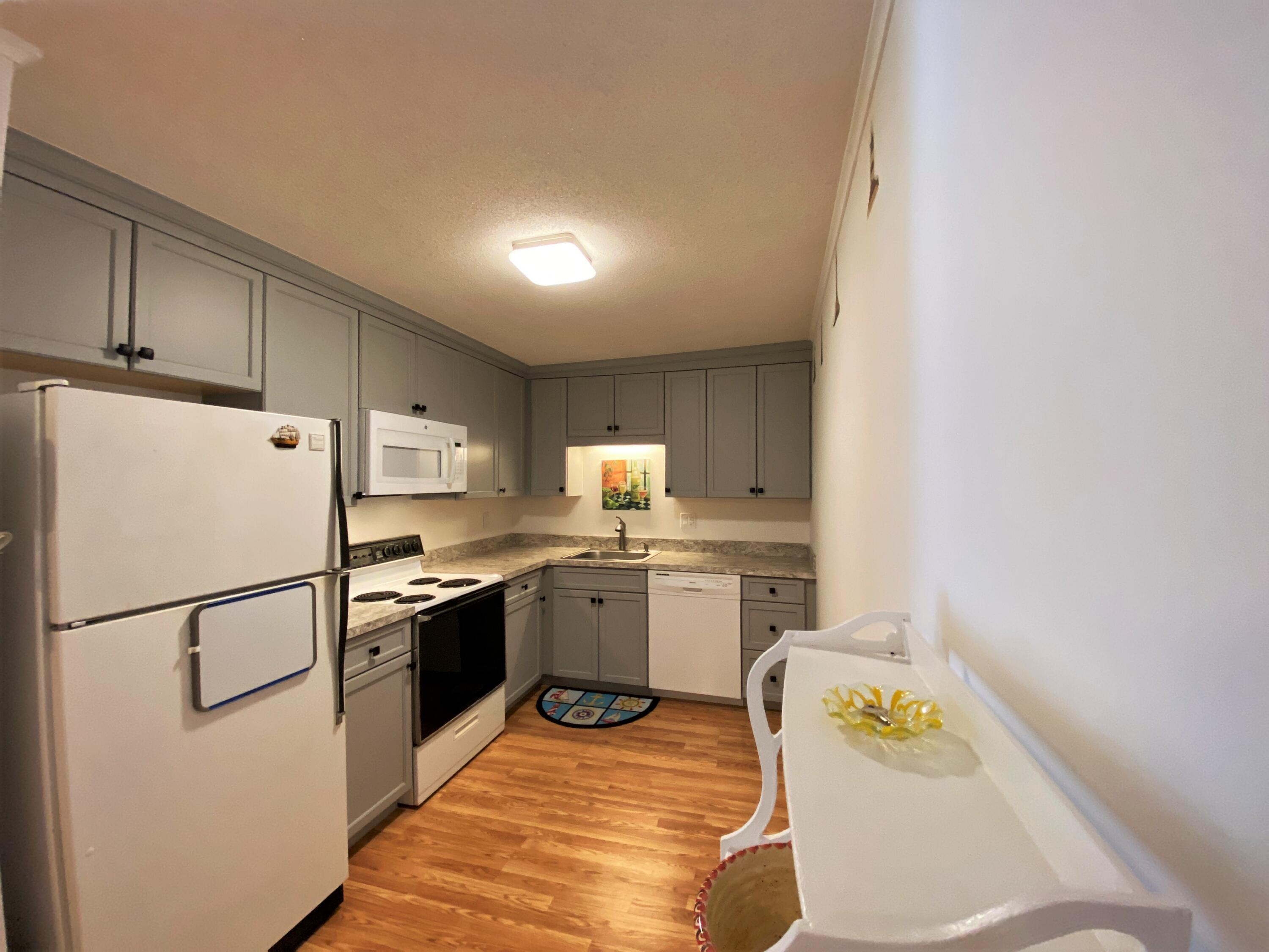 12 Candlewood Lane # 4 Unit: 2-4