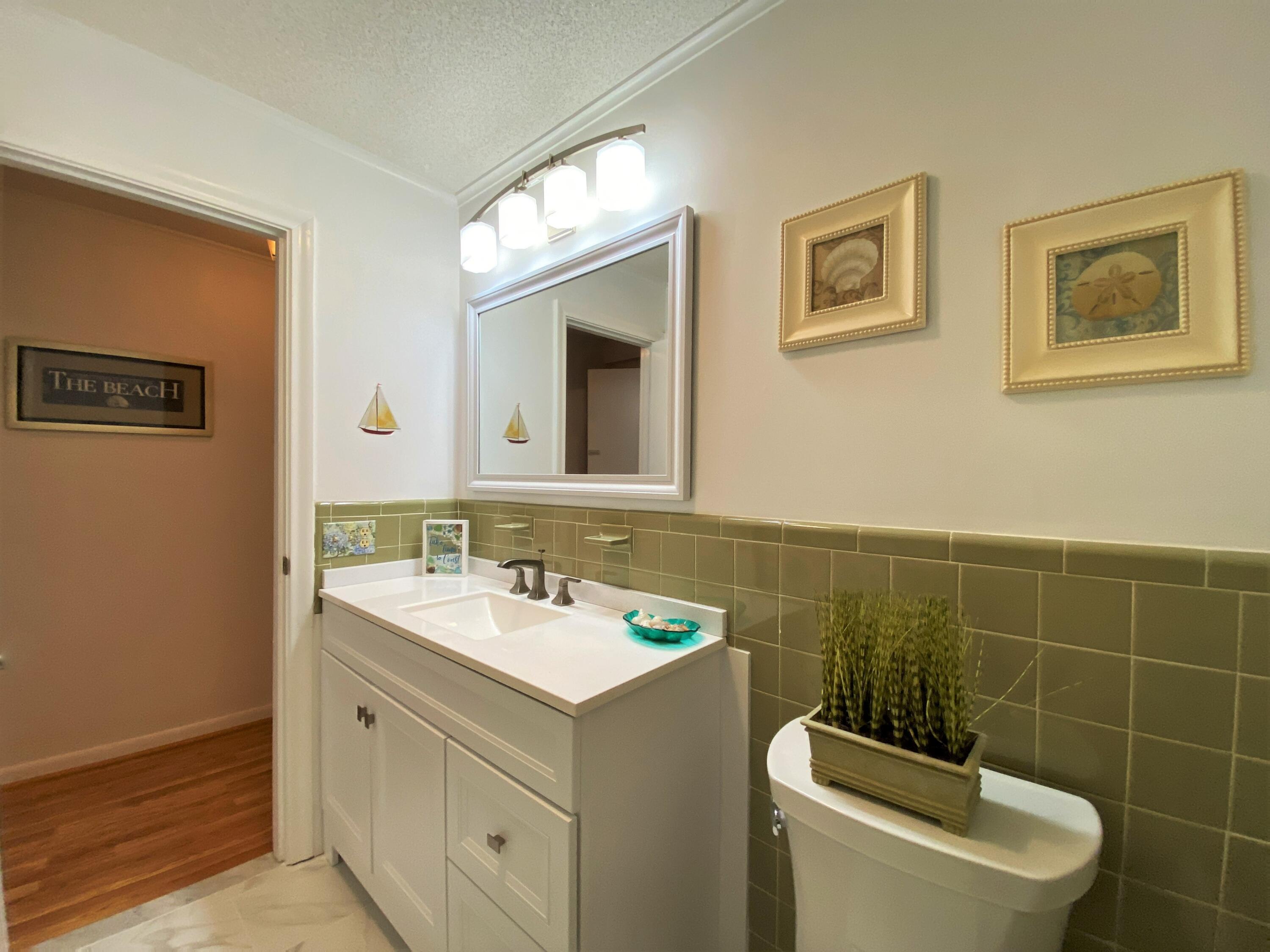 12 Candlewood Lane # 4 Unit: 2-4