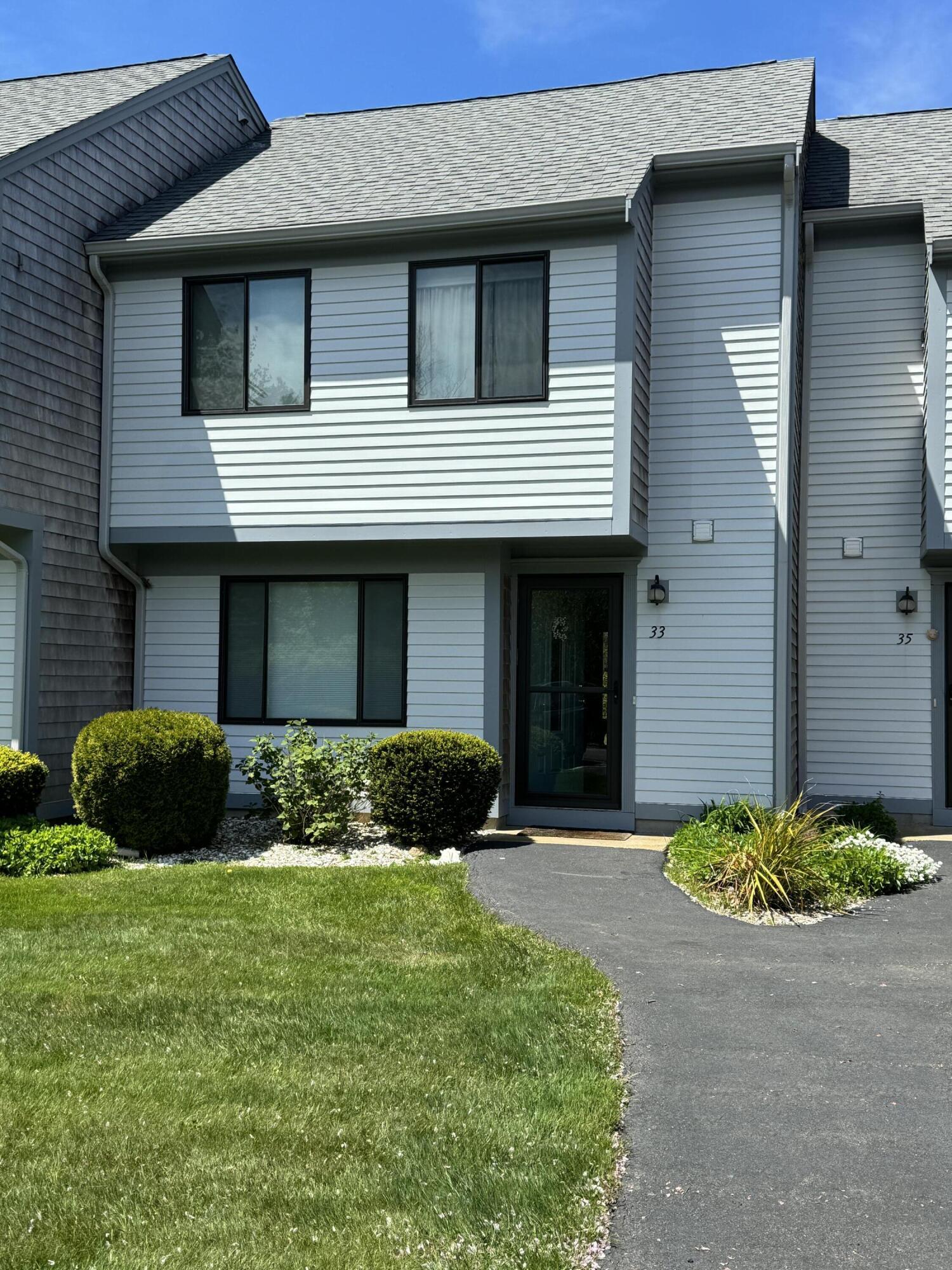 33 Court Way