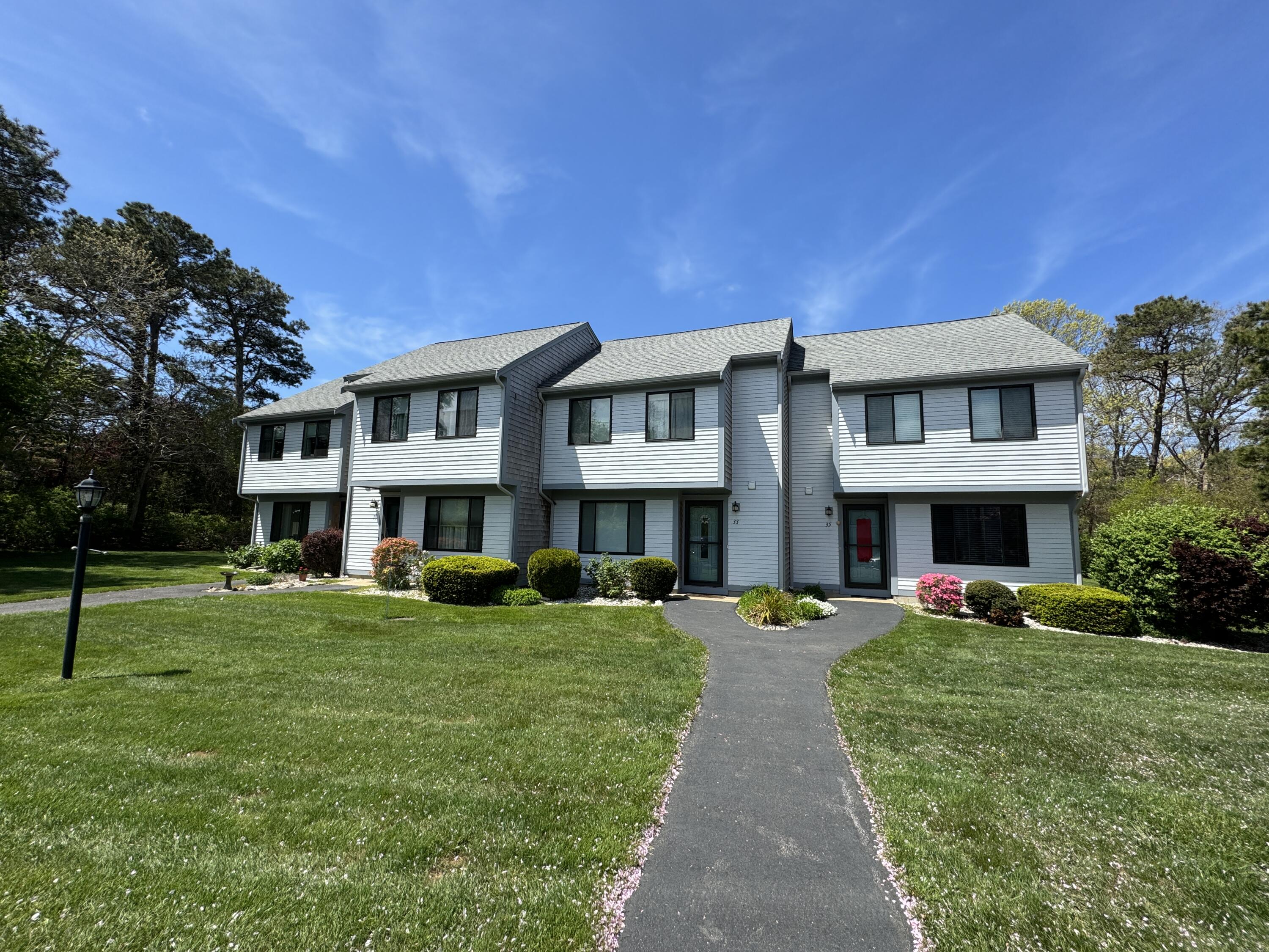 33 Court Way