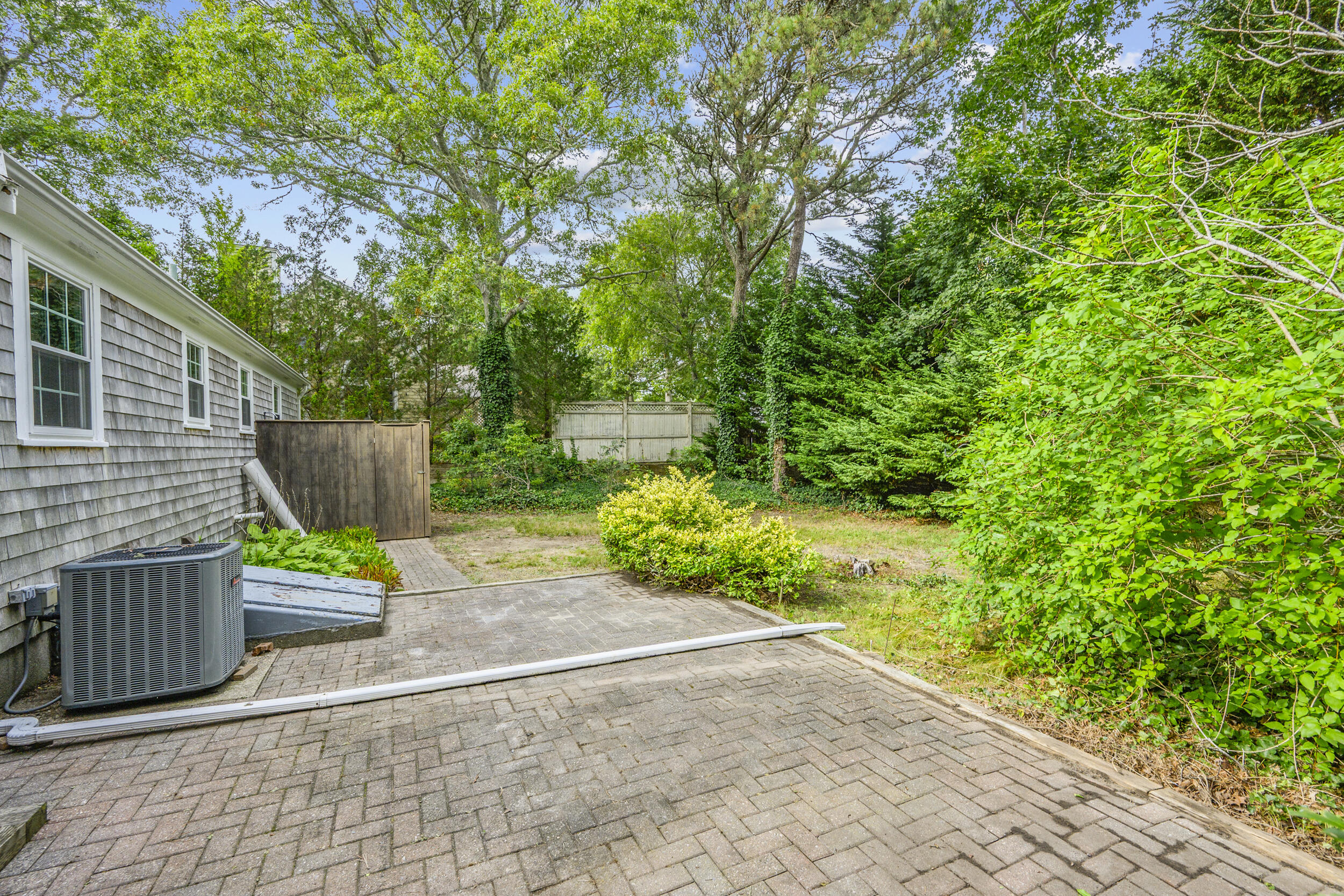 16 Dunstable Cross Road, South Dennis