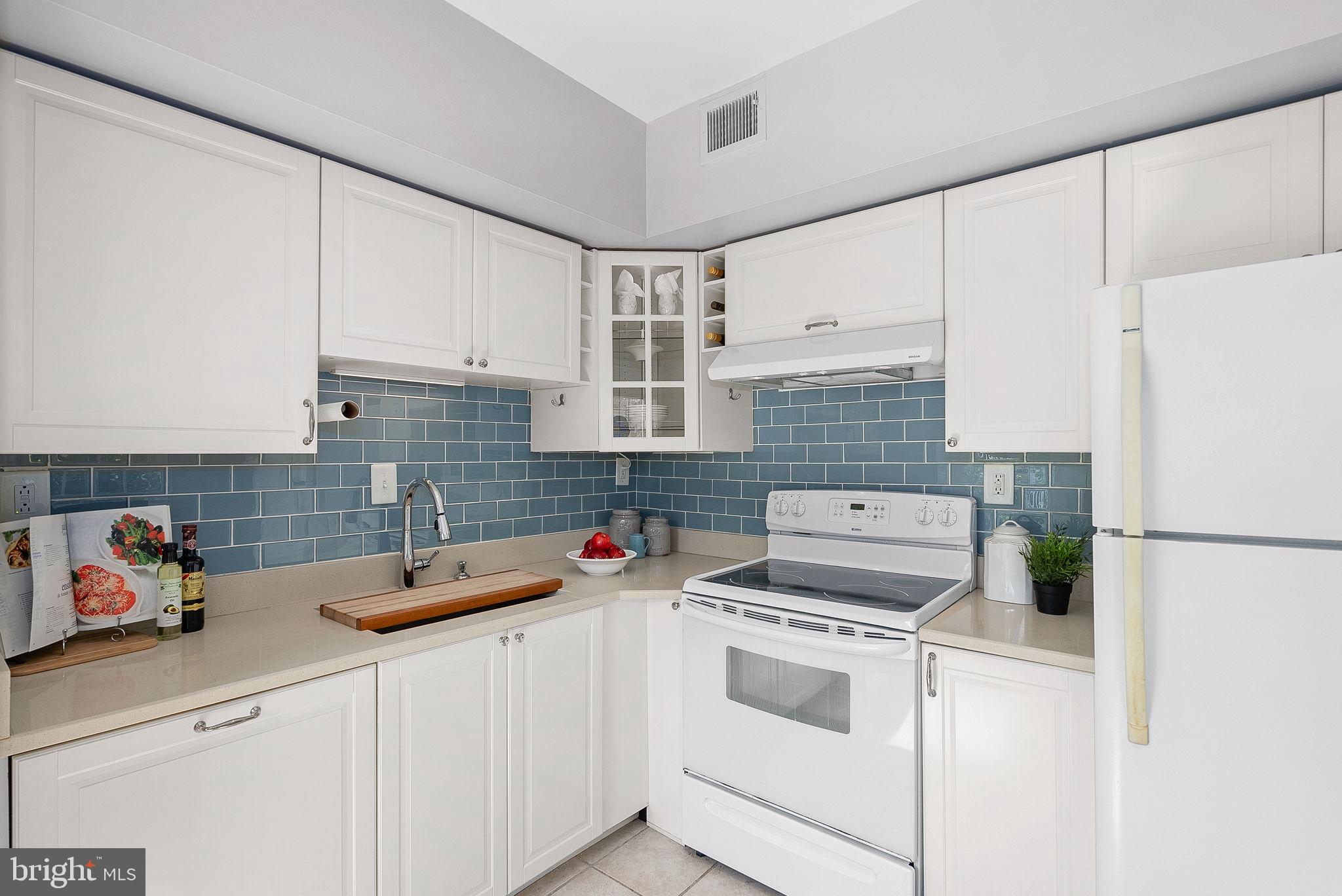 1111 N Pitt St #2b