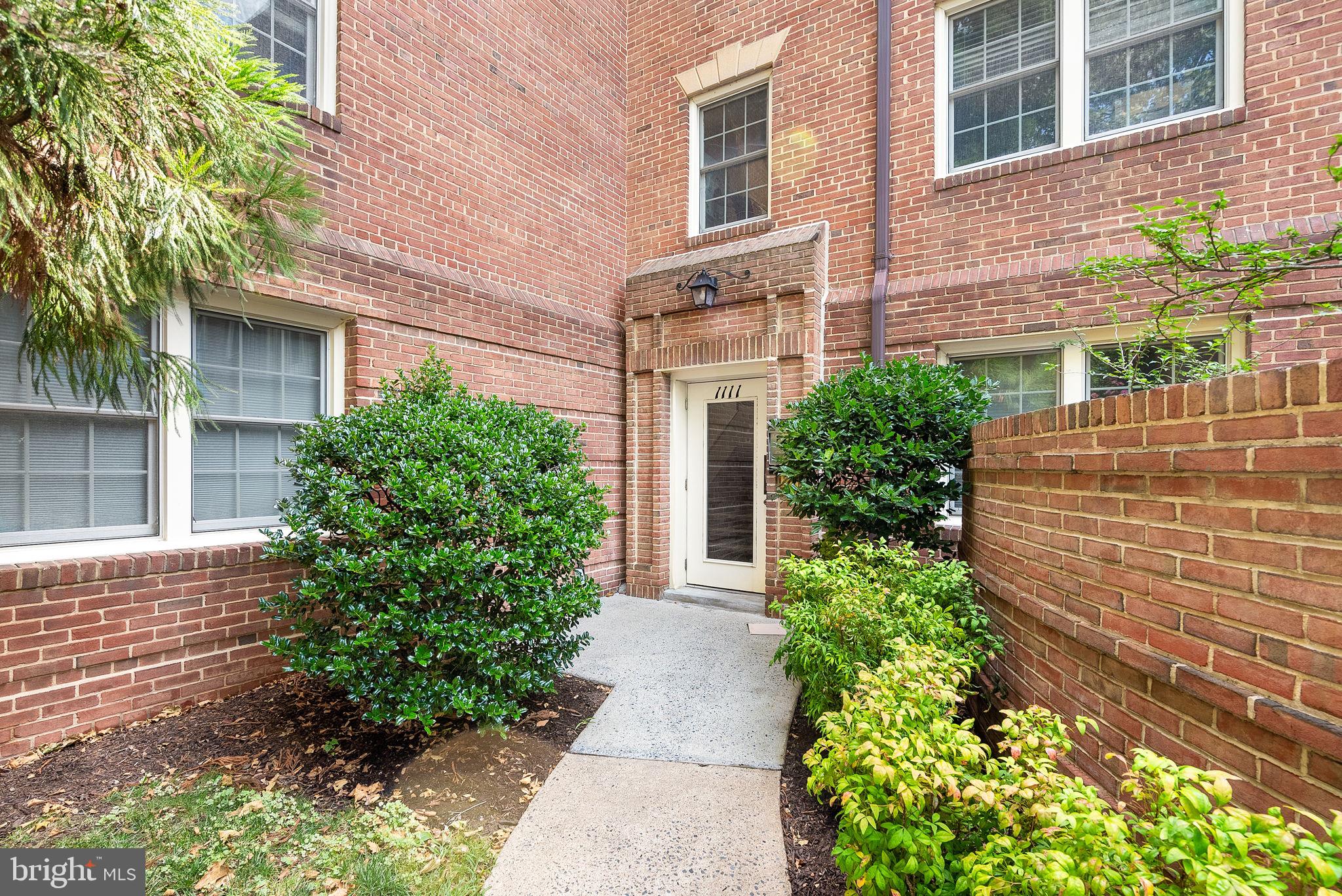 1111 N Pitt St #2b