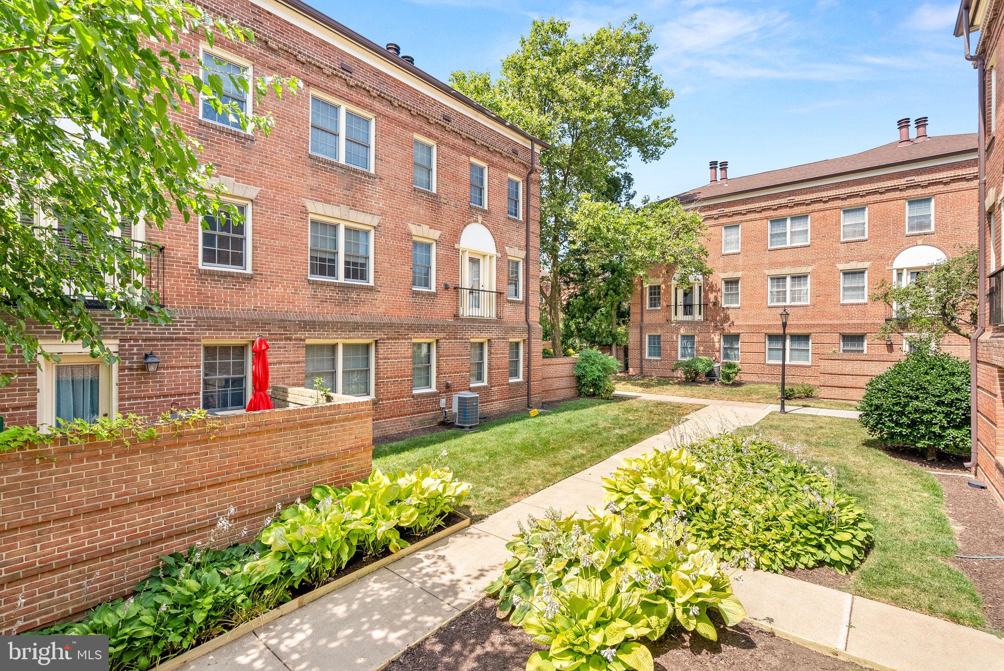 1111 N Pitt St #2b