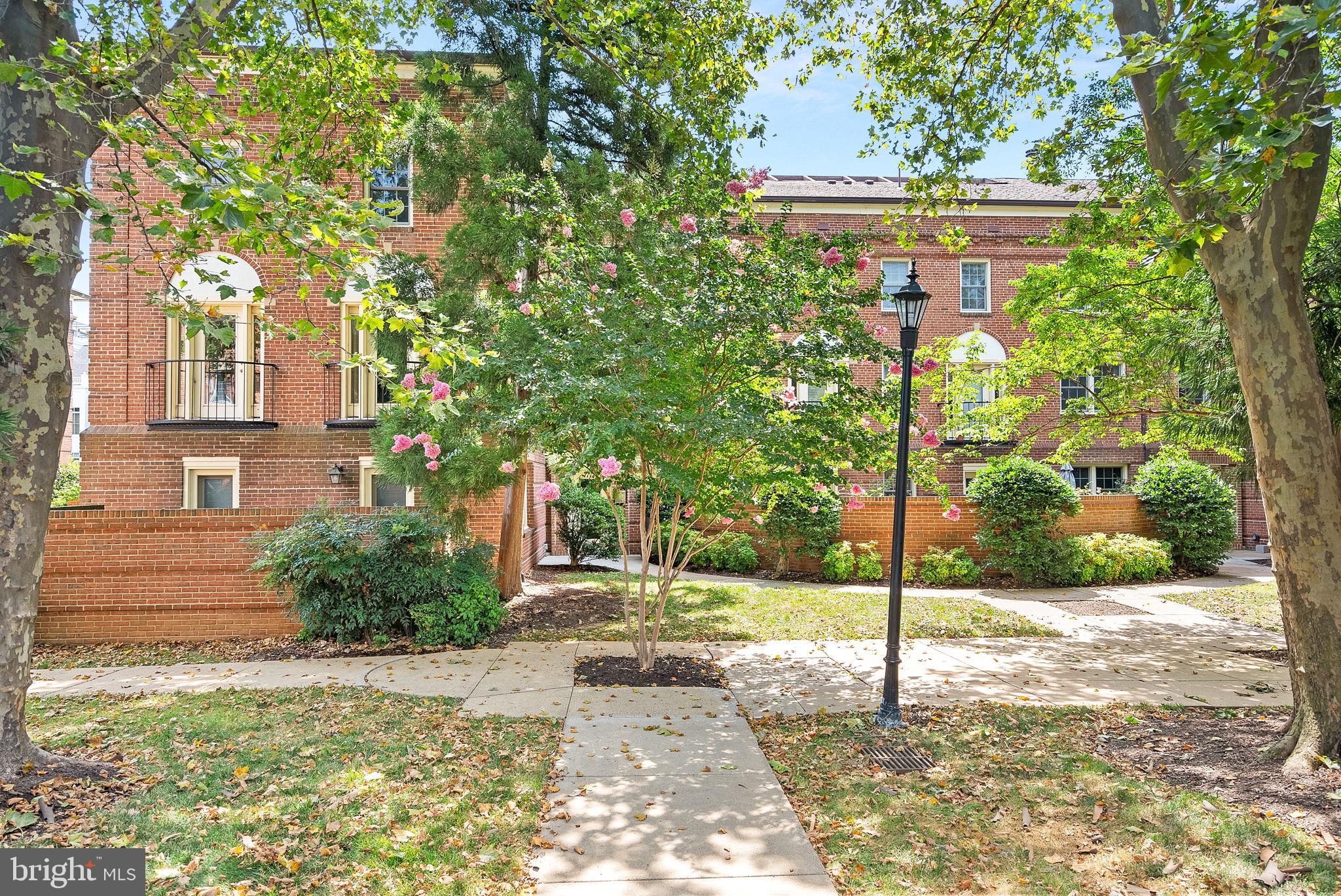 1111 N Pitt St #2b