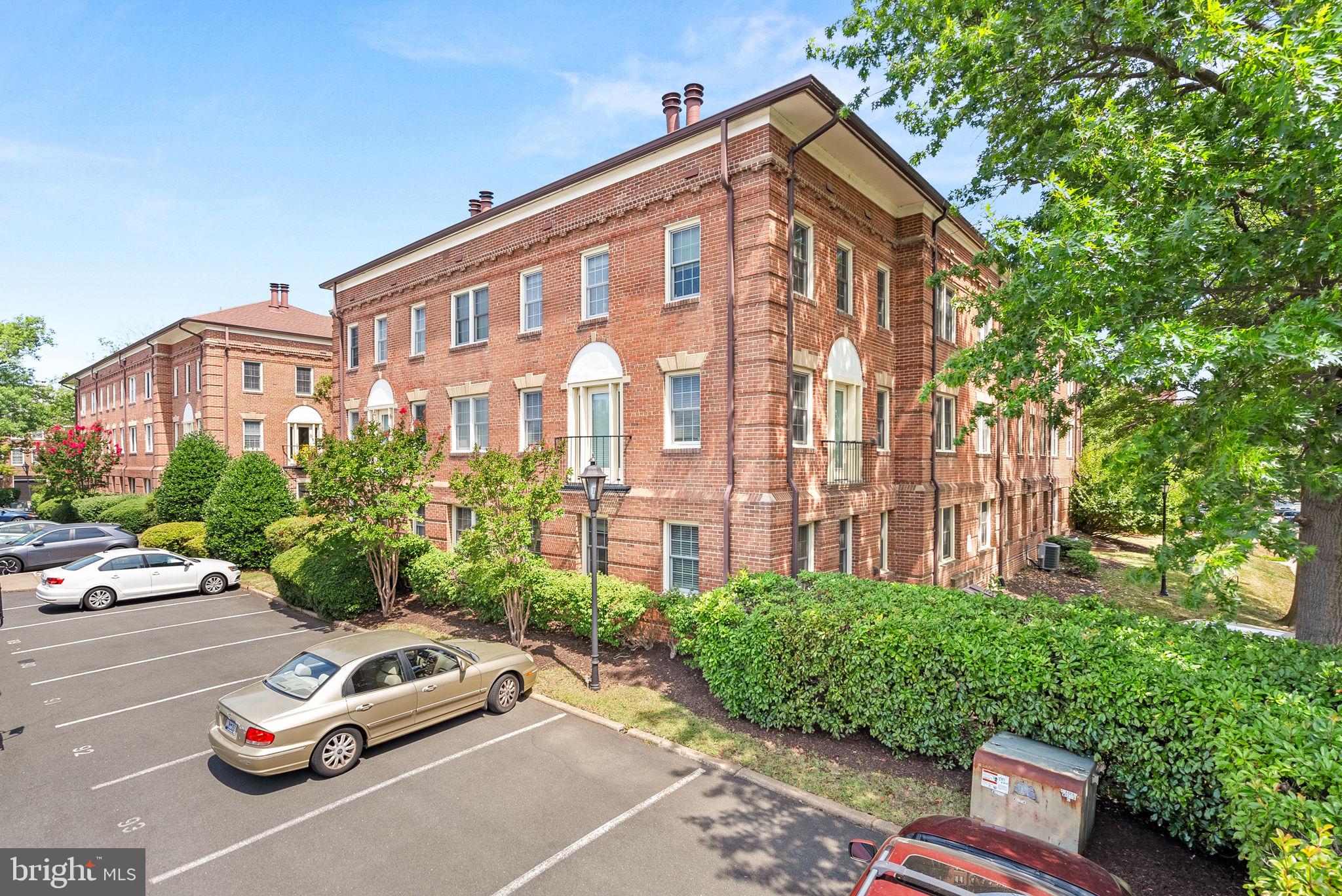 1111 N Pitt St #2b