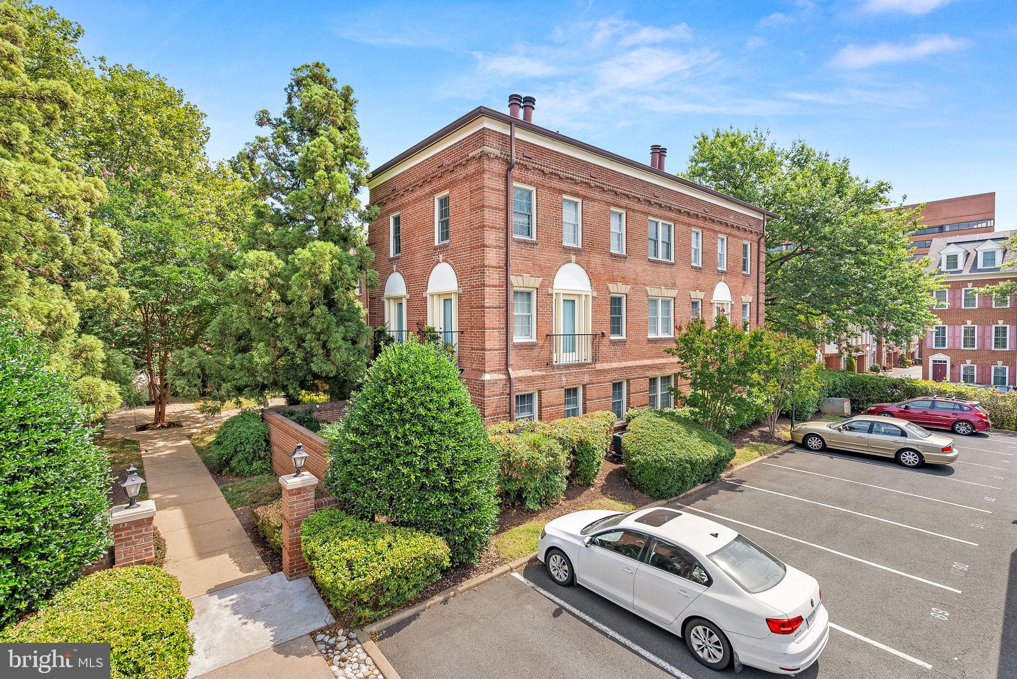 1111 N Pitt St #2b